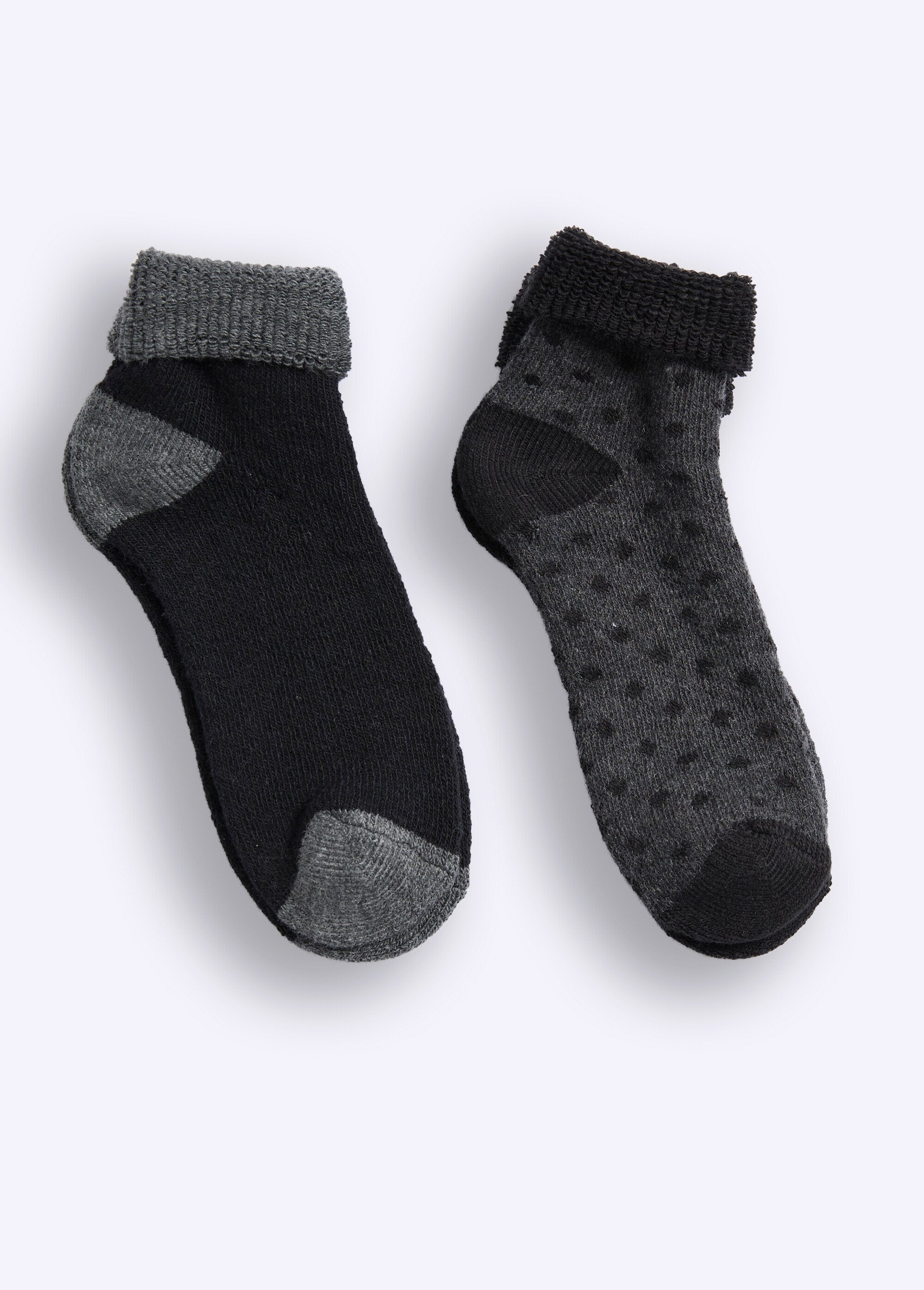 Warm_wool_and_terry_socks_Black_matching_DE1_slim