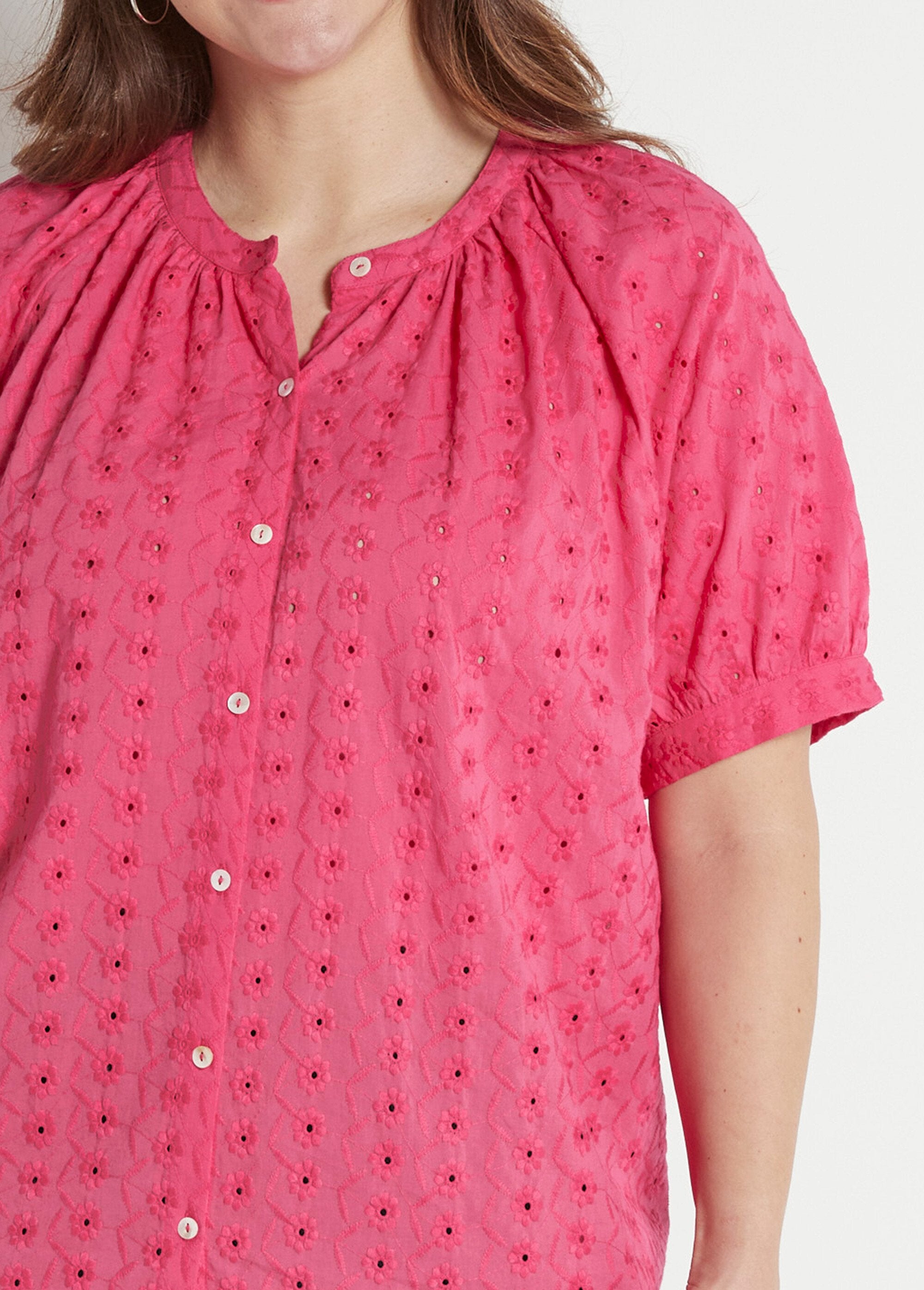 Loose-fitting_embroidered_cotton_blouse_without_collar_Fuchsia_DE1_curvy