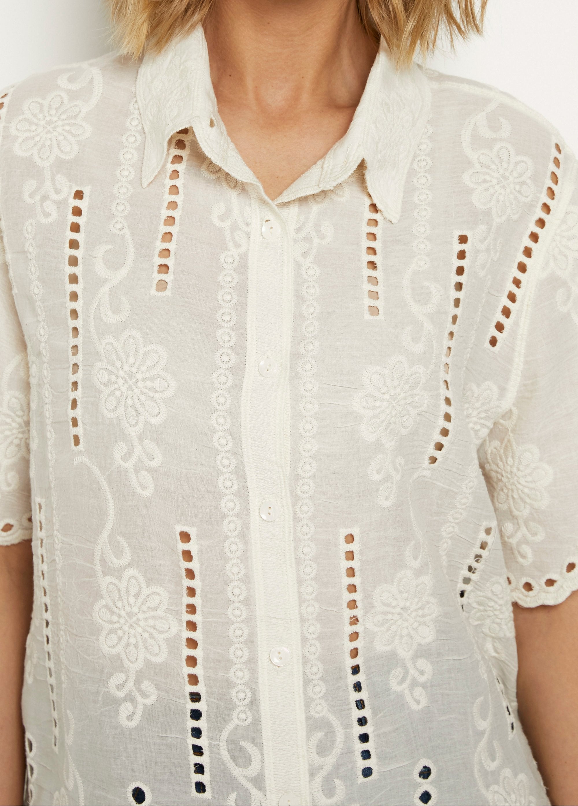 Short-sleeved_openwork_embroidery_blouse_Beige_DE1_slim