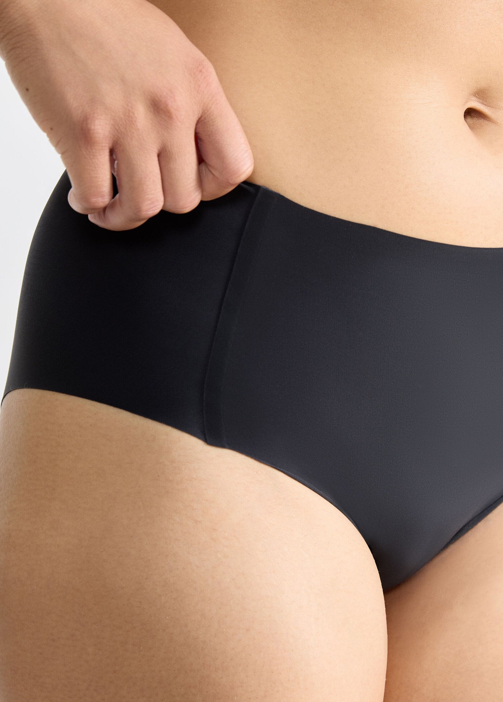 Invisible_high-waisted_panties_Black_DE1_slim