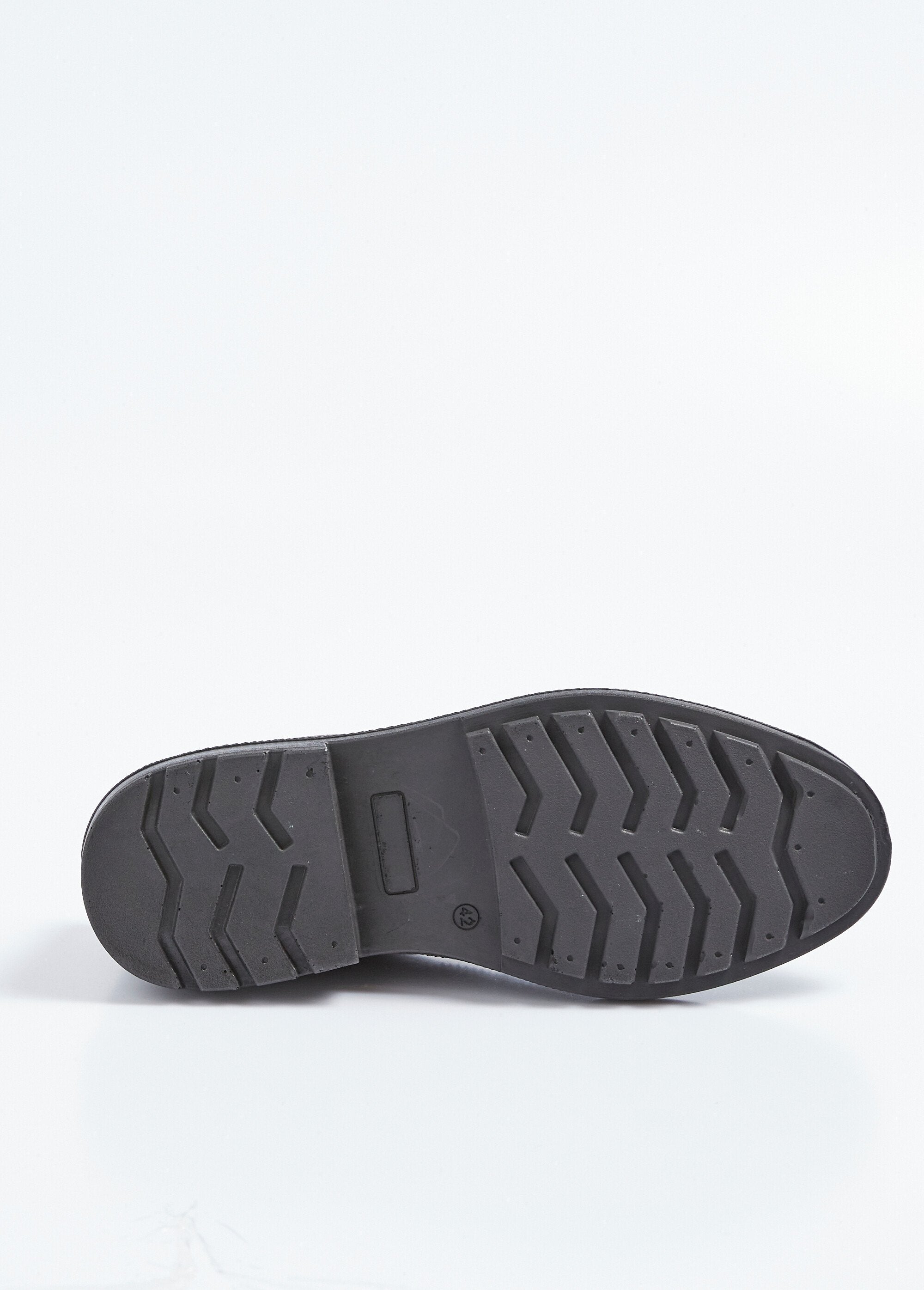 Leather_derby_with_perforations_and_flowered_toe_Gray_UN1_slim