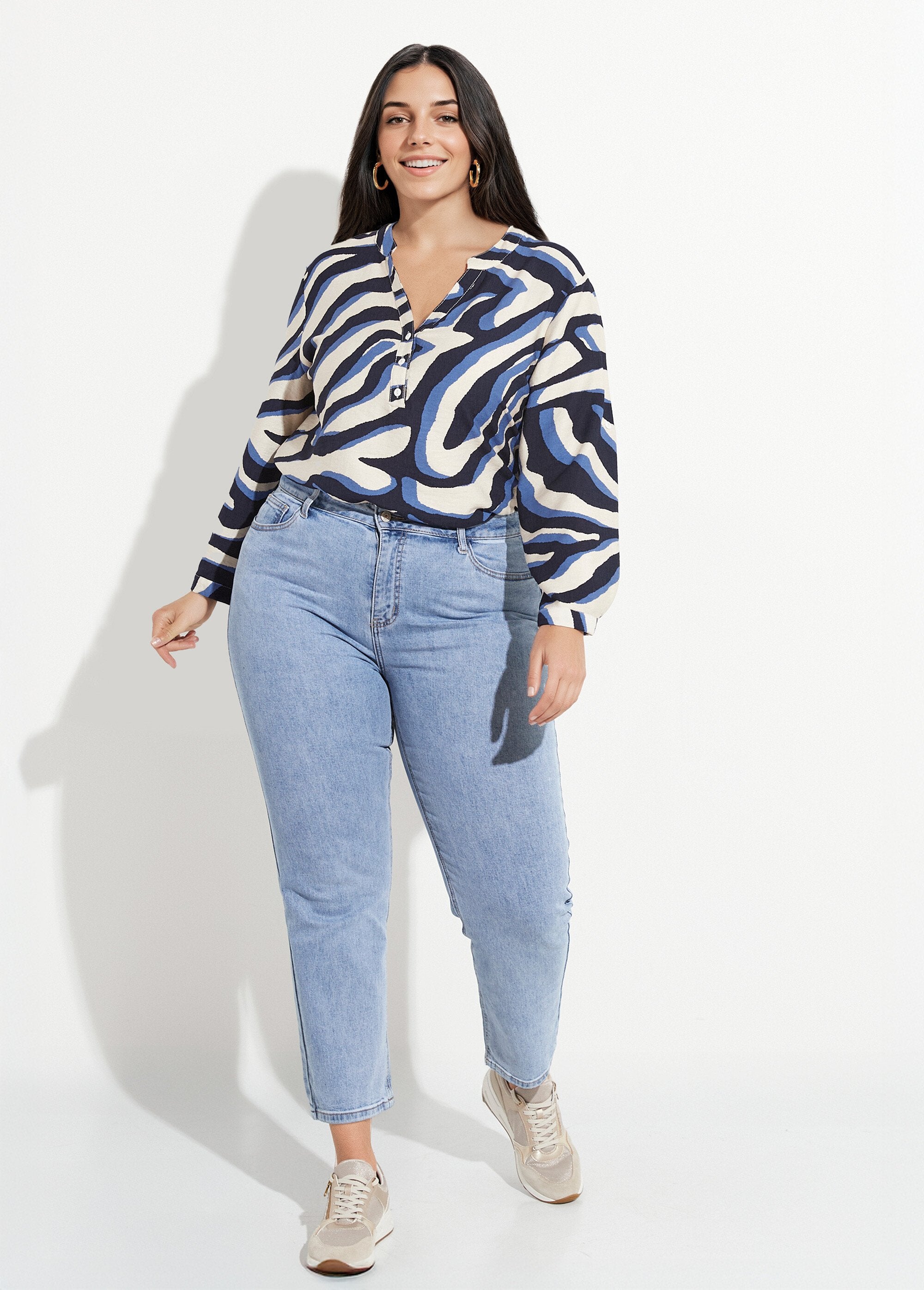 Denim_mom_jeans,_PLUS_SIZE_special_Light_denim_SF1_curvy