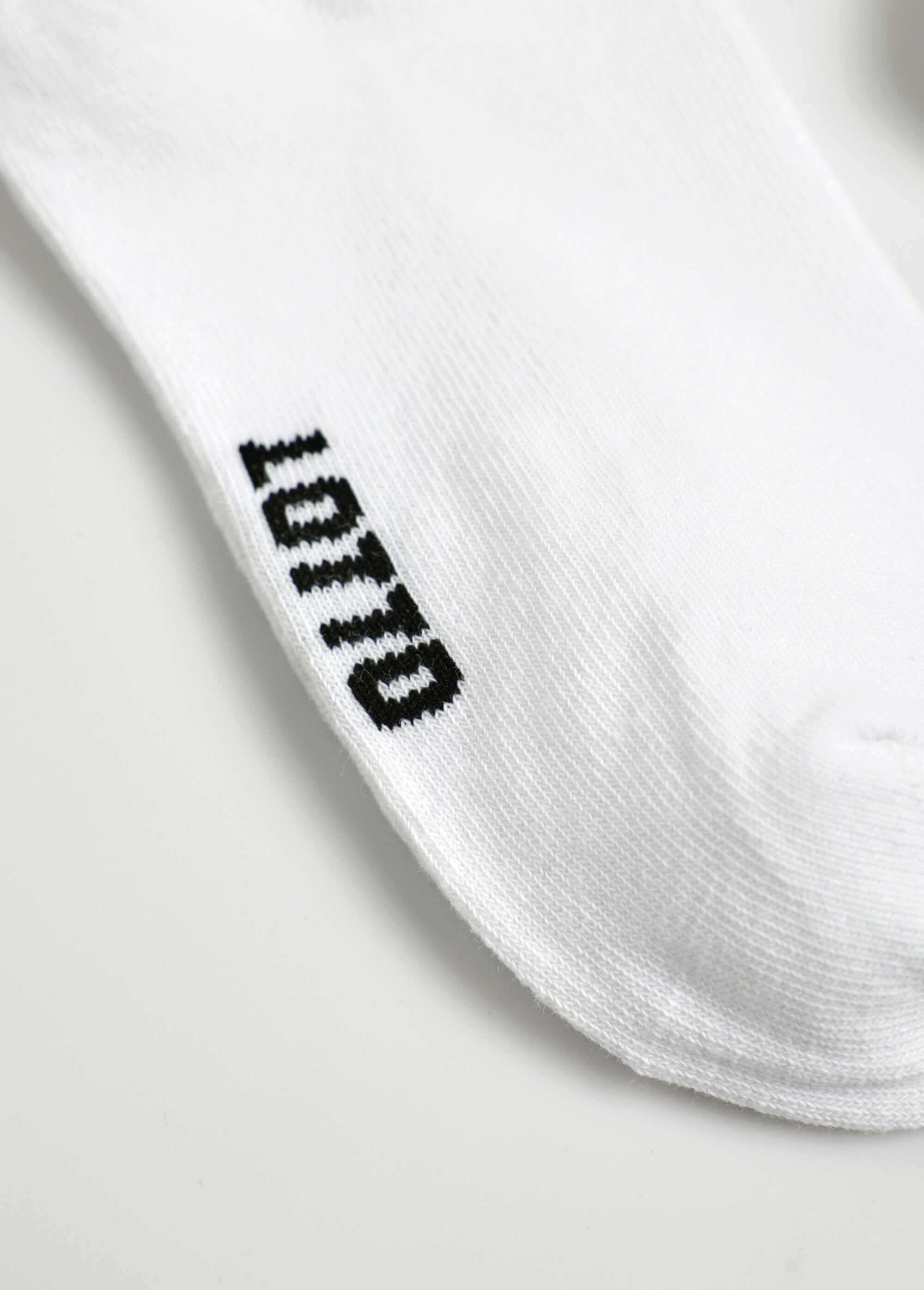 Pack_of_3_low_logo_socks,_dark_White_DE2_slim