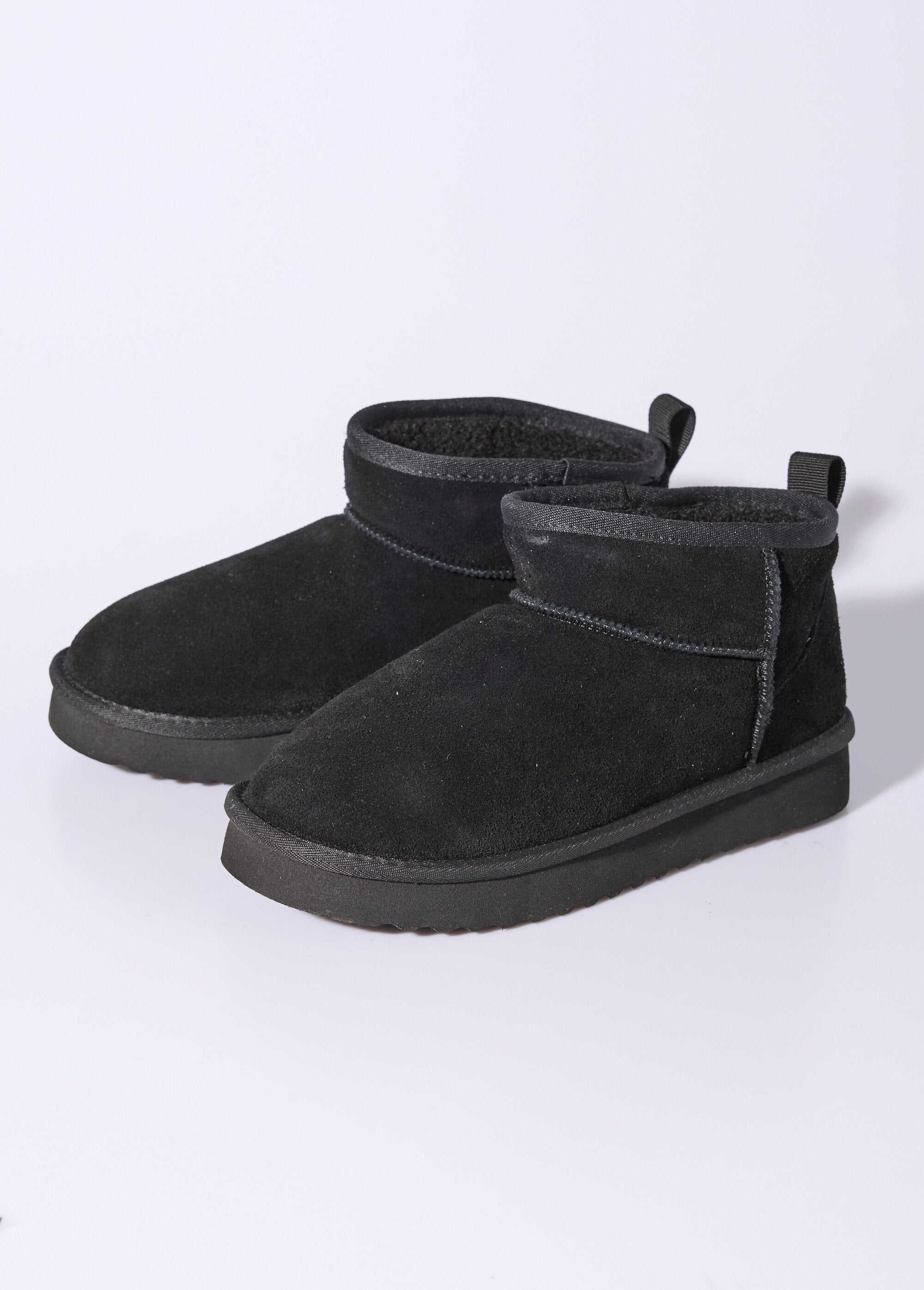 Low_fur-lined_boots_with_wedge_sole_Black_DE1_slim