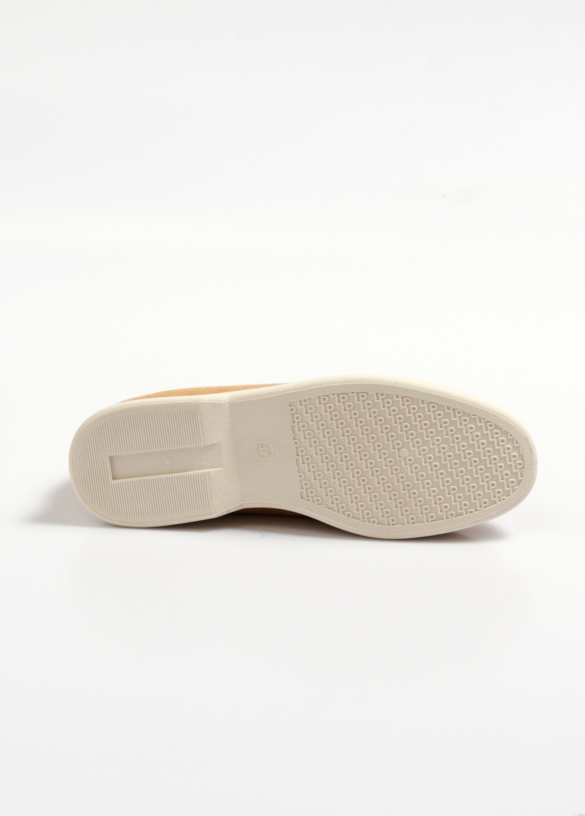 Comfortable_suede_loafers_camel_UN1_slim