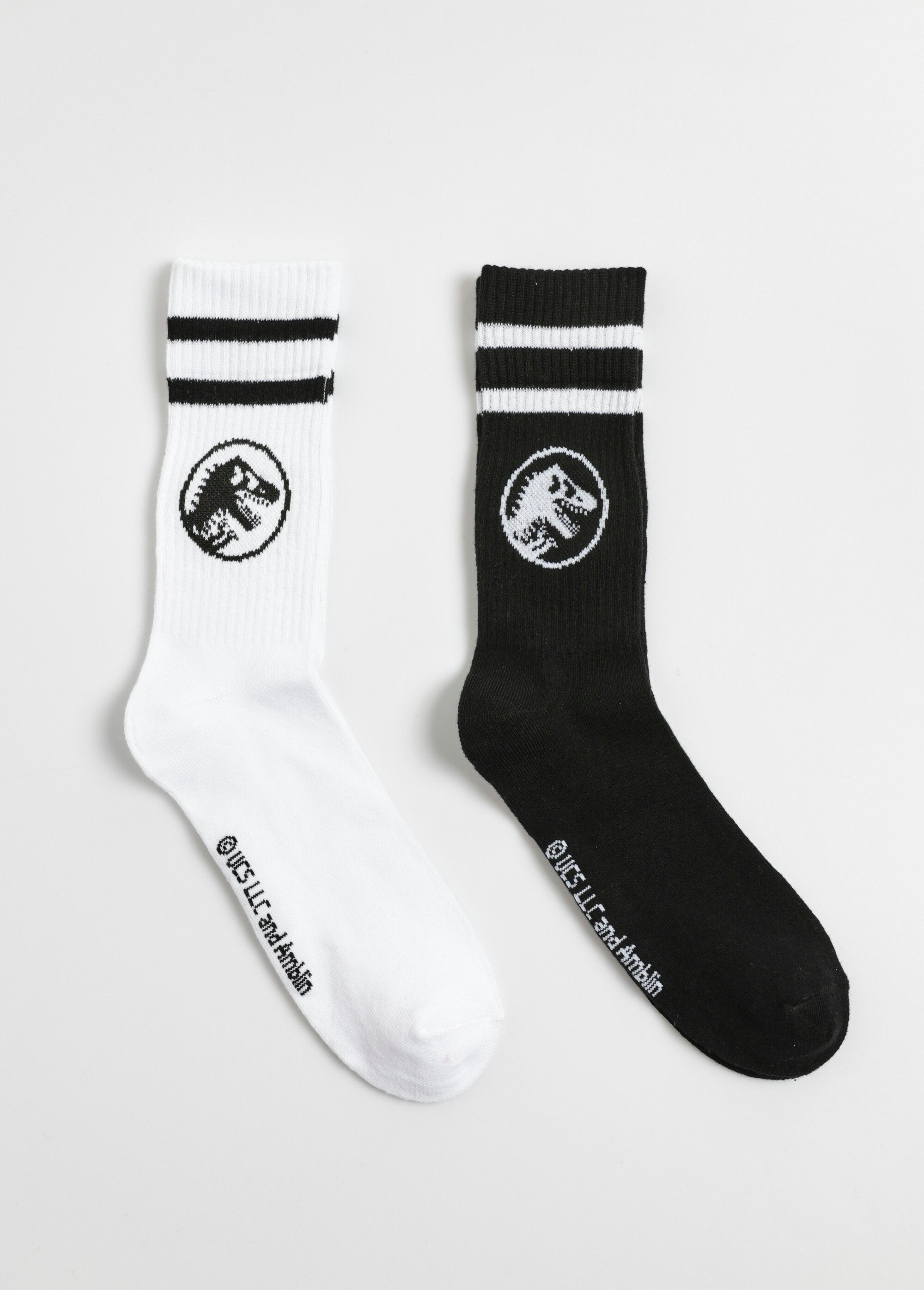 Pair_of_ribbed_socks,_Jurassic_World_Black_DE1_slim
