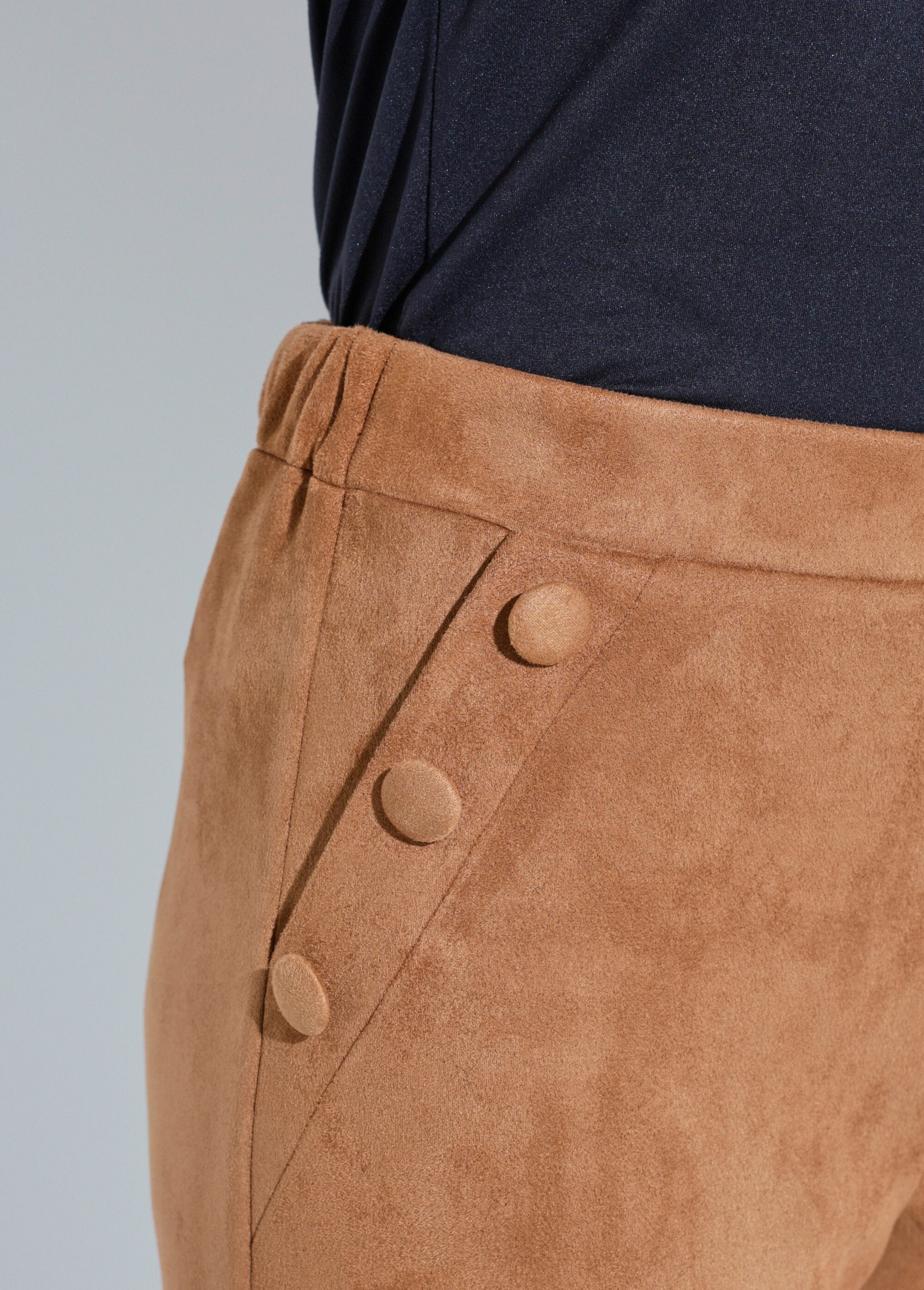 Straight-leg_trousers_with_elasticated_waistband_in_suede_fabric_camel_DE1_slim