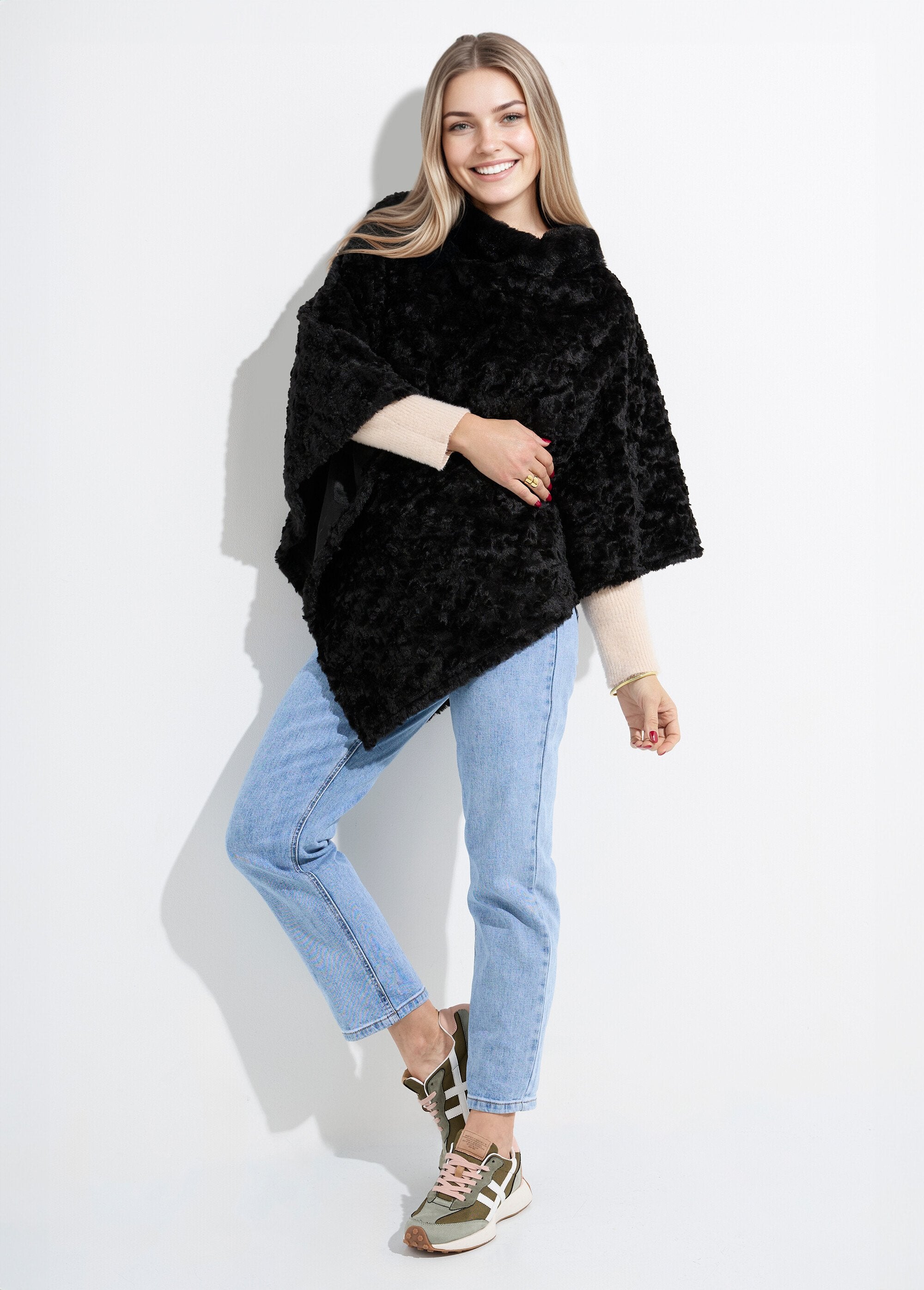 Sherpa-style_fleece_high-neck_poncho_Black_SF1_slim