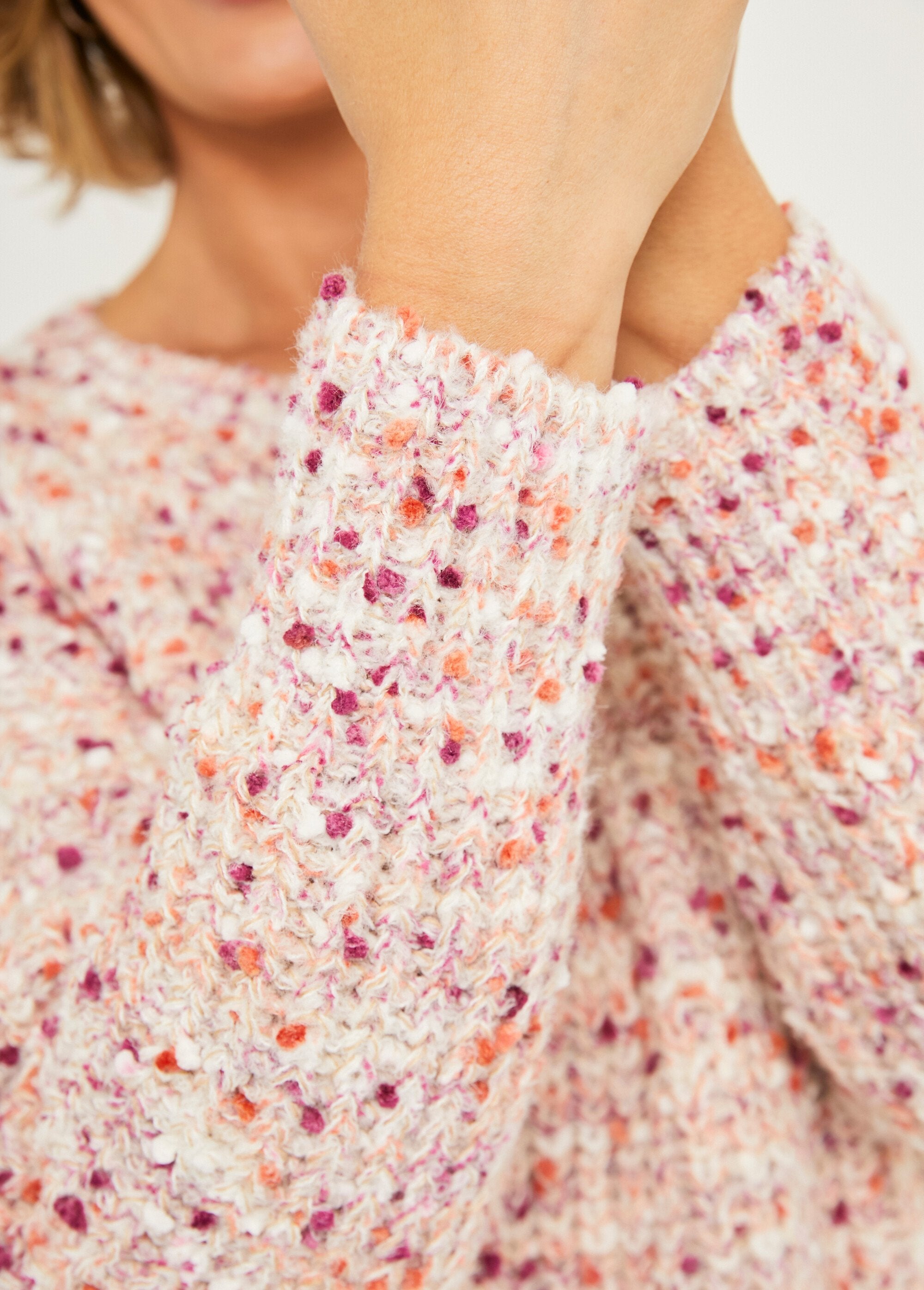 Warm_round_neck_sweater_with_fancy_pearl_knit_Beige_DE2_slim