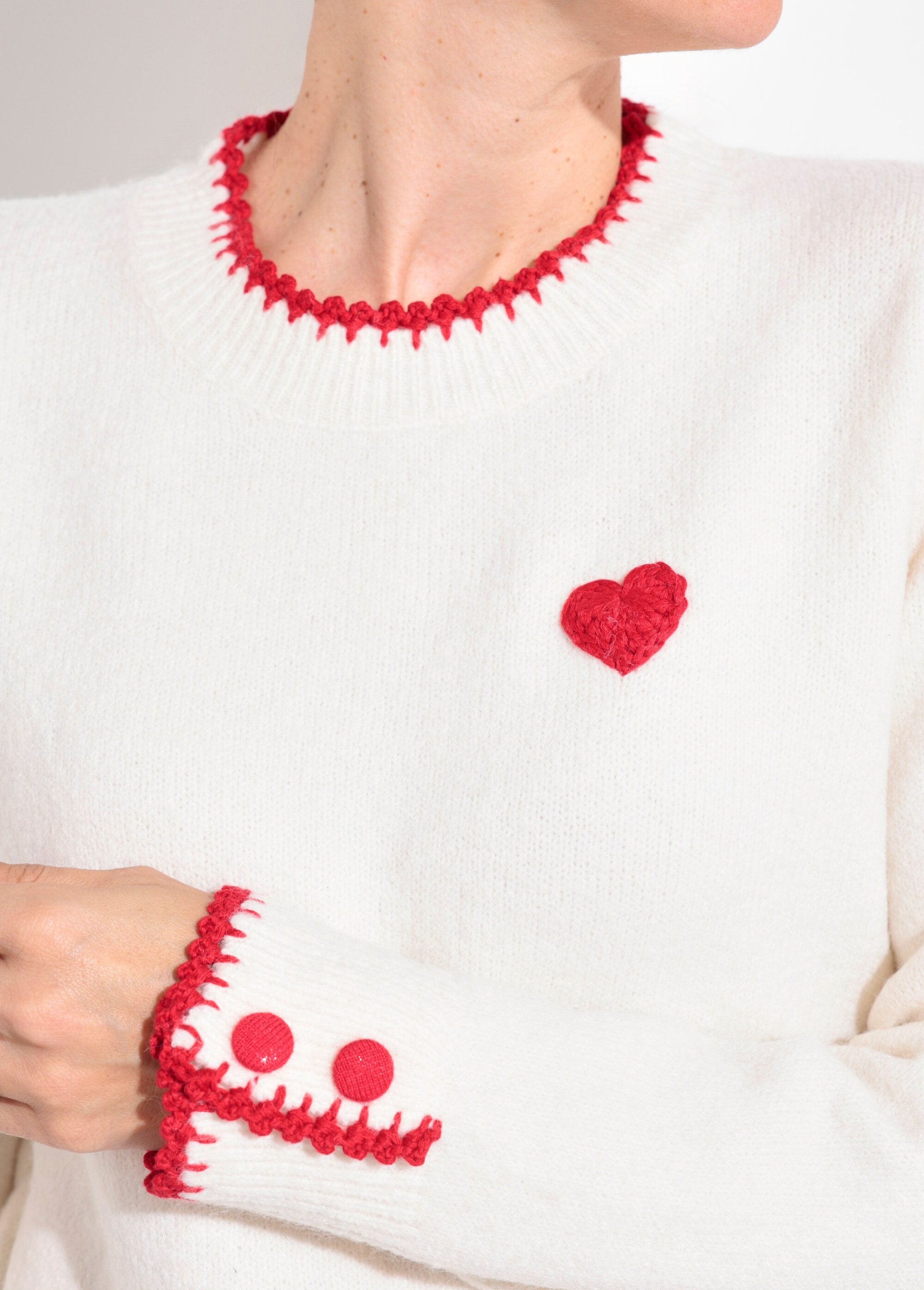 Warm_wool_sweater_with_croquet-style_details_Ecru_DE1_slim