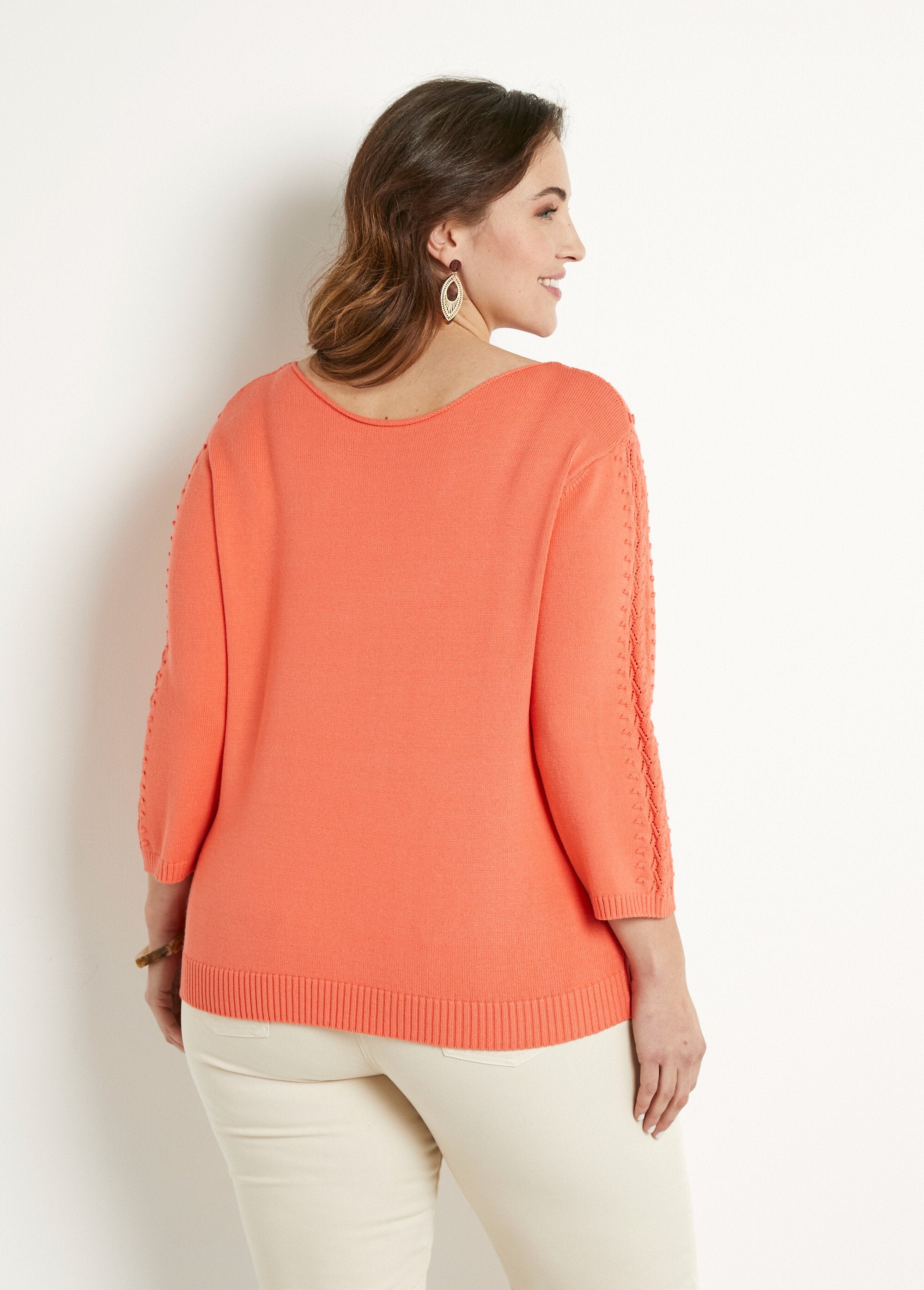 Soft_plain_round_neck_fancy_knit_sweater_Capucine_DO1_curvy