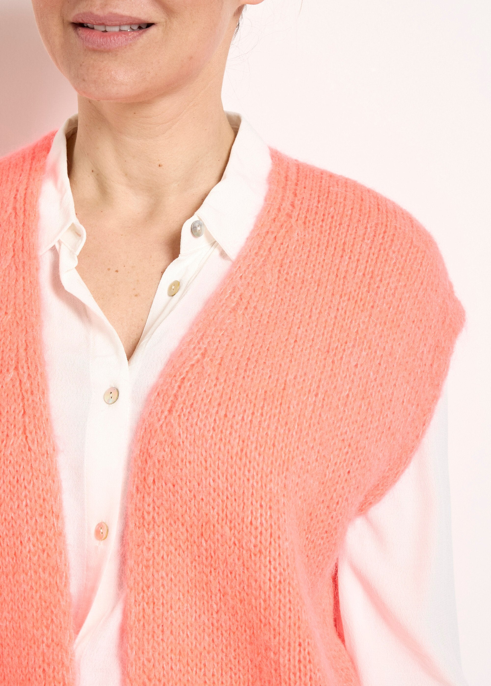 Warm_mohair_wool_sleeveless_sweater_edge_to_edge_Coral_DE1_slim