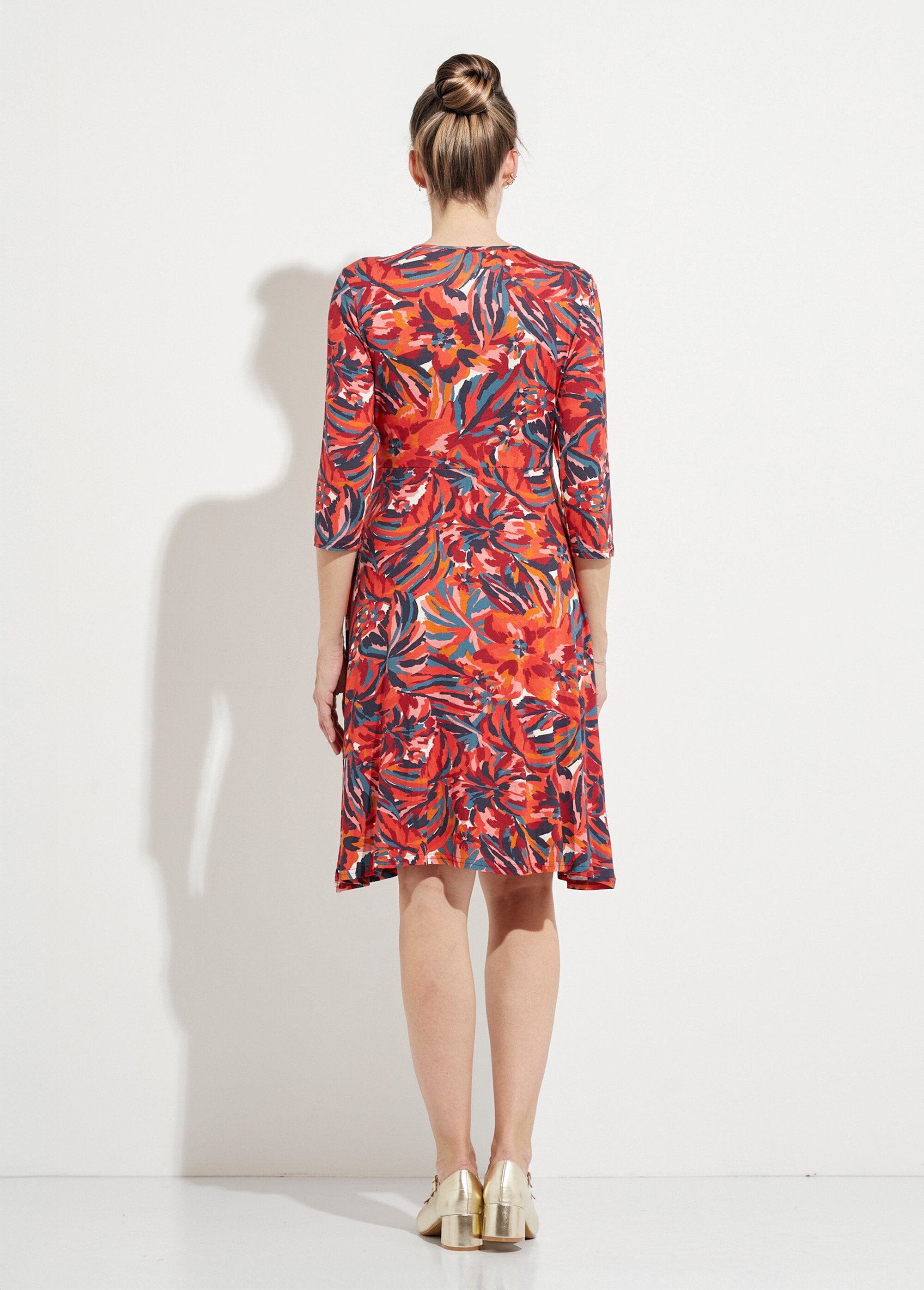 Short_wrap_dress_with_3/4_sleeves_and_floral_pattern_Tomette_print_DO1_slim