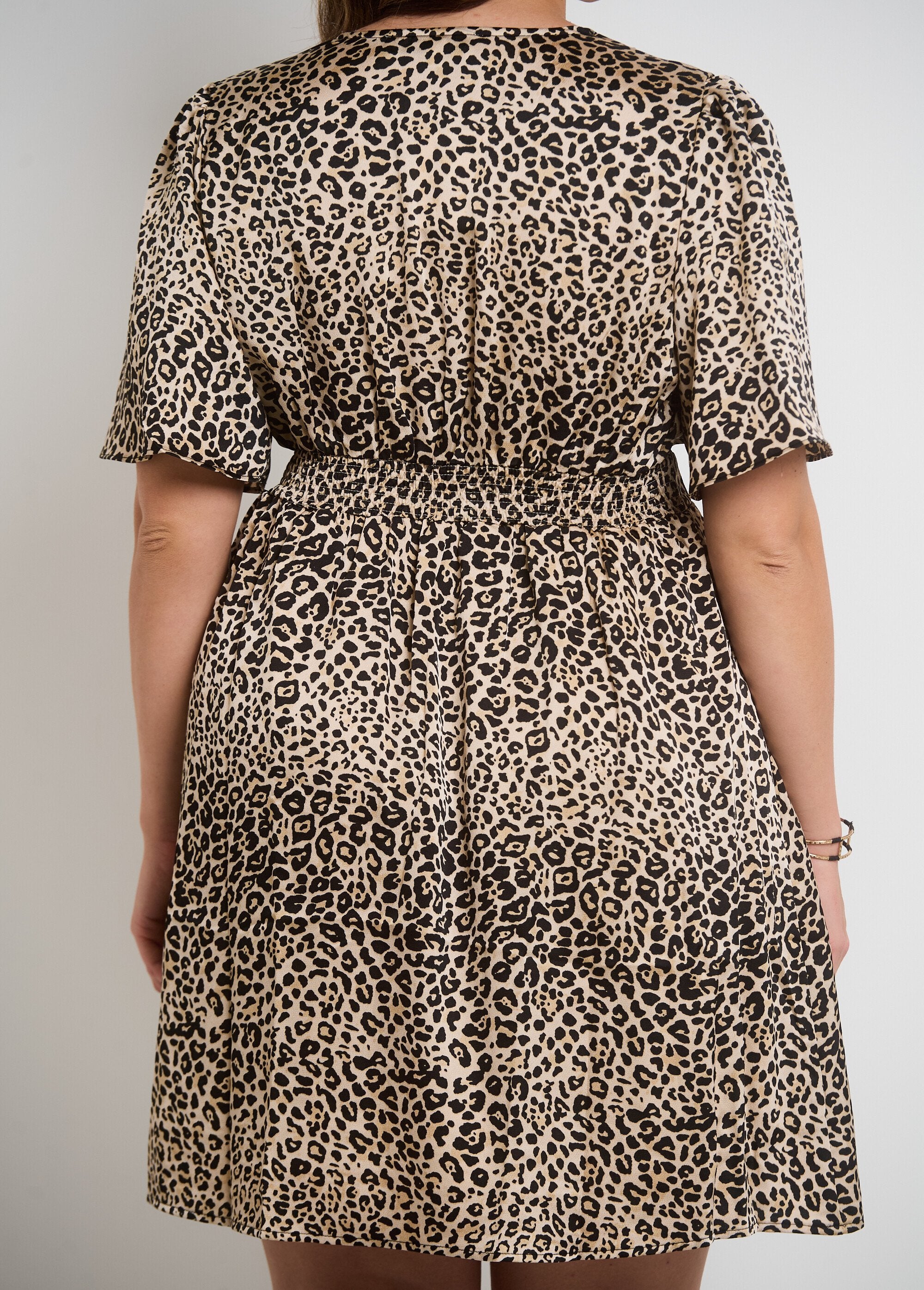Leopard_print_short_dress_with_V-neck_Leopard_DE2_curvy