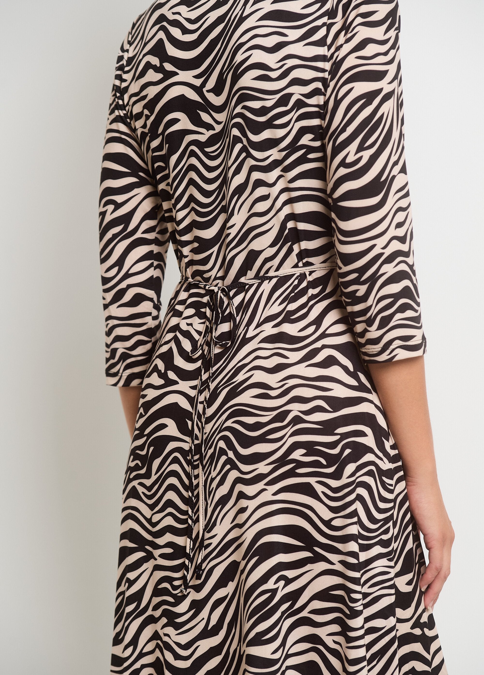 Animal_print_pleated_neckline_dress_Black_and_ecru_DR1_slim