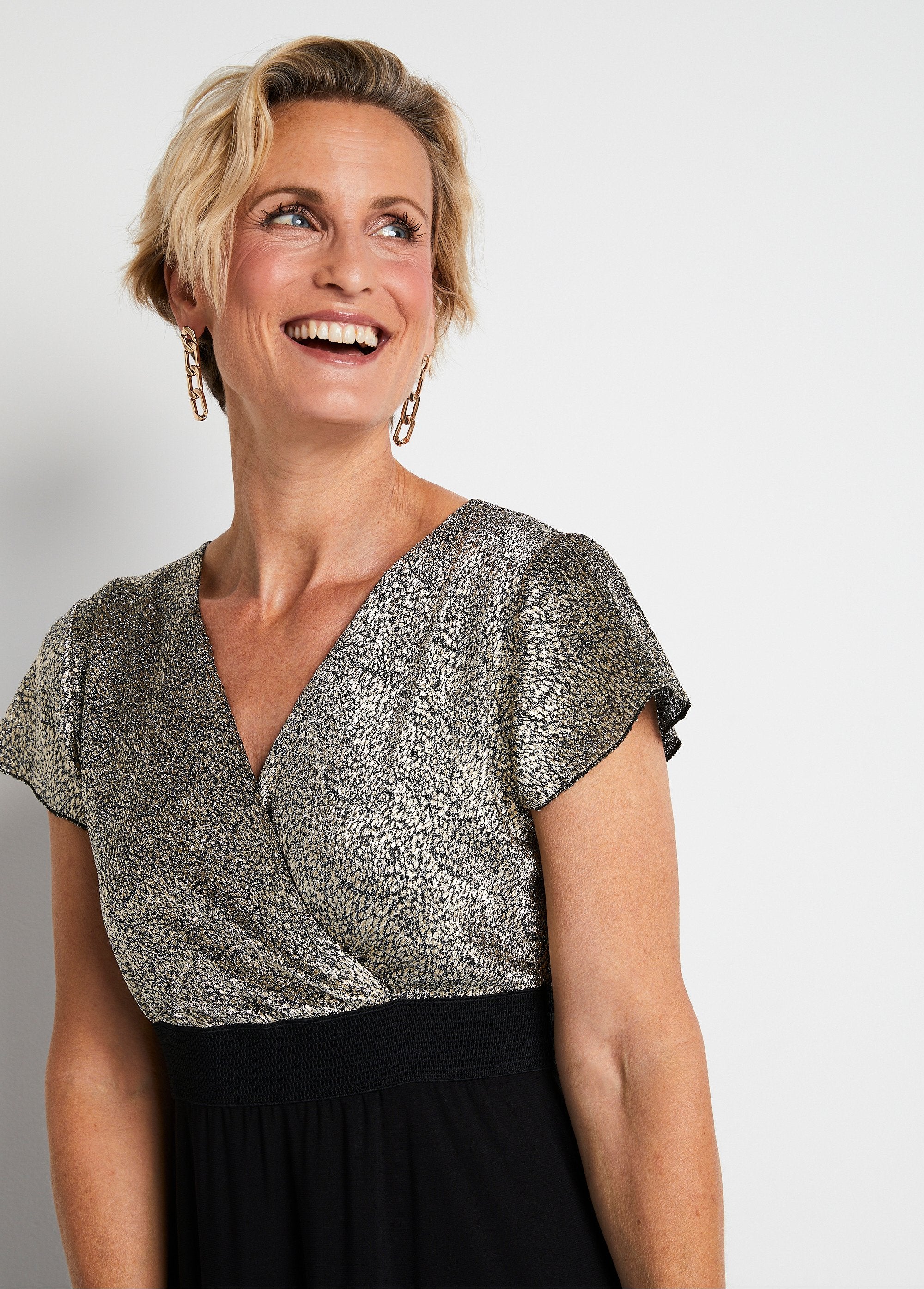 Long_two-tone_wrap_dress_Black_and_gold_DE1_slim