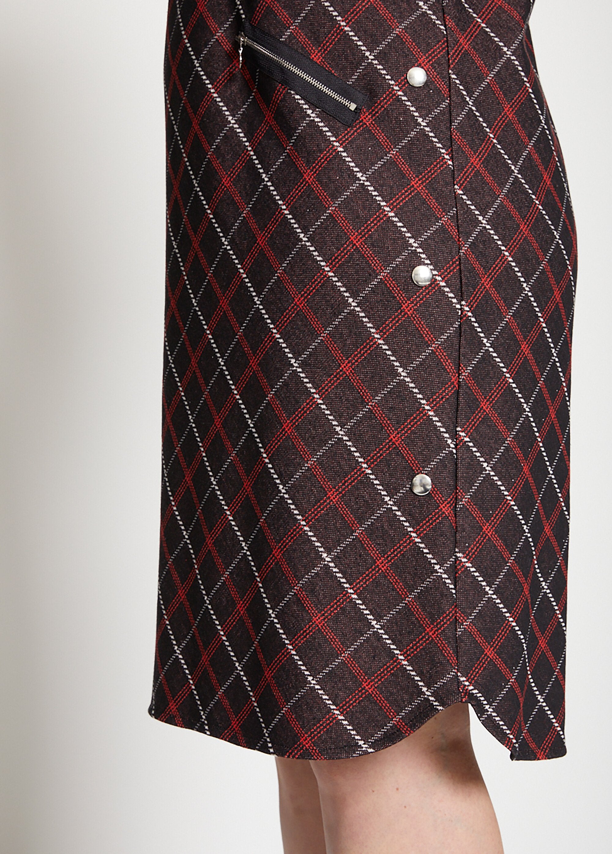 Plain_or_jacquard_knit_dress_Black_and_red_DE2_curvy