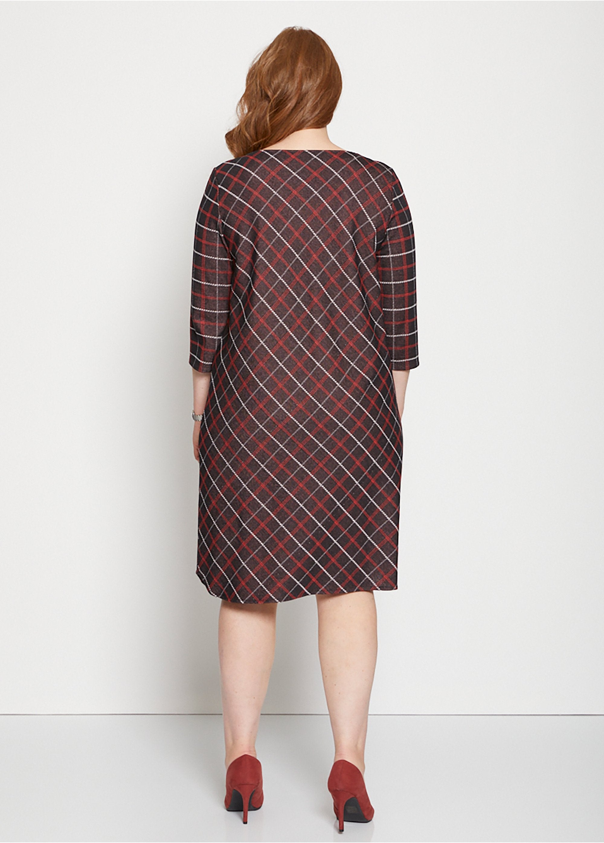 Plain_or_jacquard_knit_dress_Black_and_red_DO1_curvy