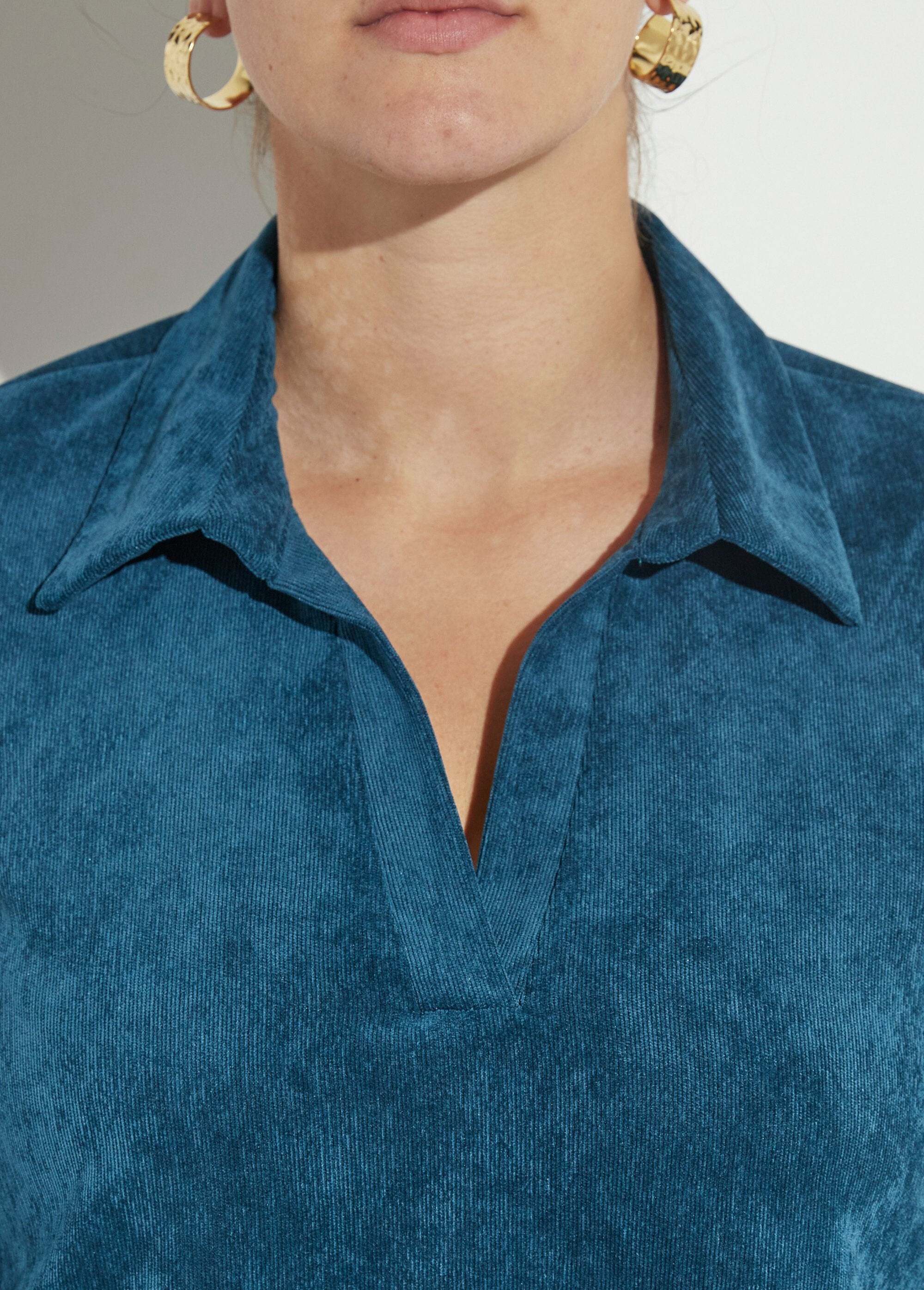 V-neck_trapeze_dress_in_milleraies_velvet_Emerald_DE1_curvy