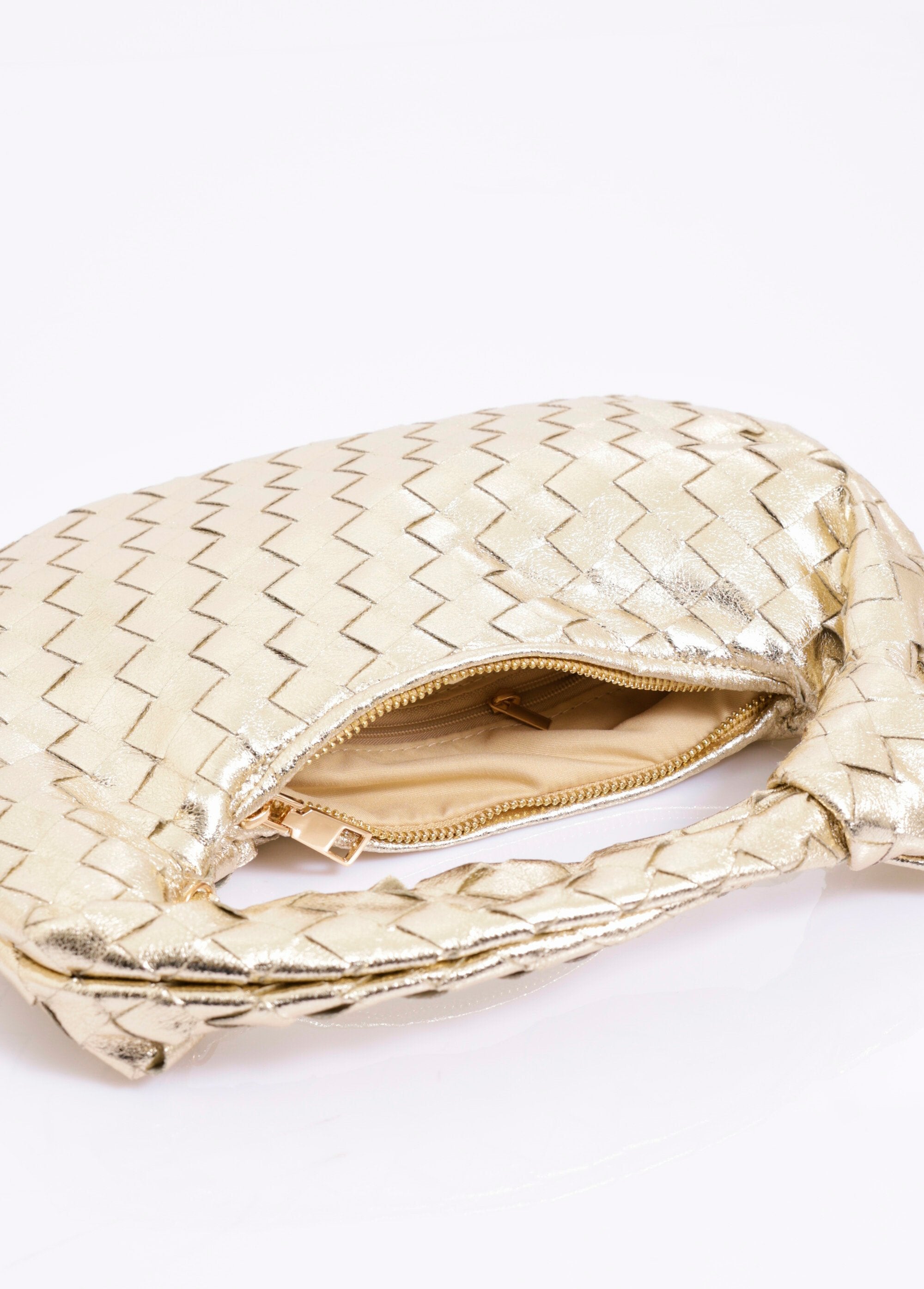 Metallic_braided_handbag_with_knotted_handle_Golden_DE2_slim