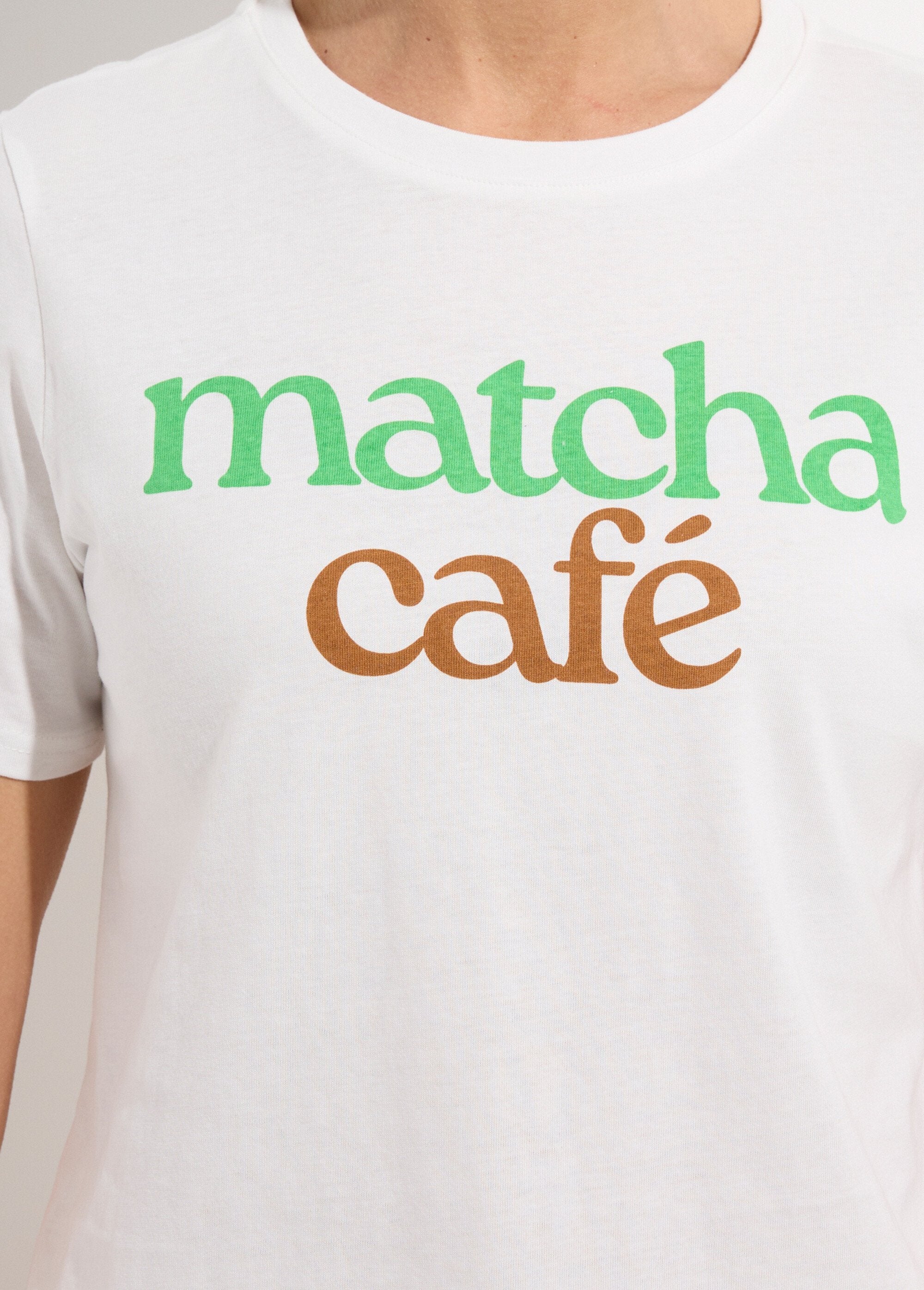 Round_neck_T-shirt_with_Matcha_lettering_White_DE1_slim