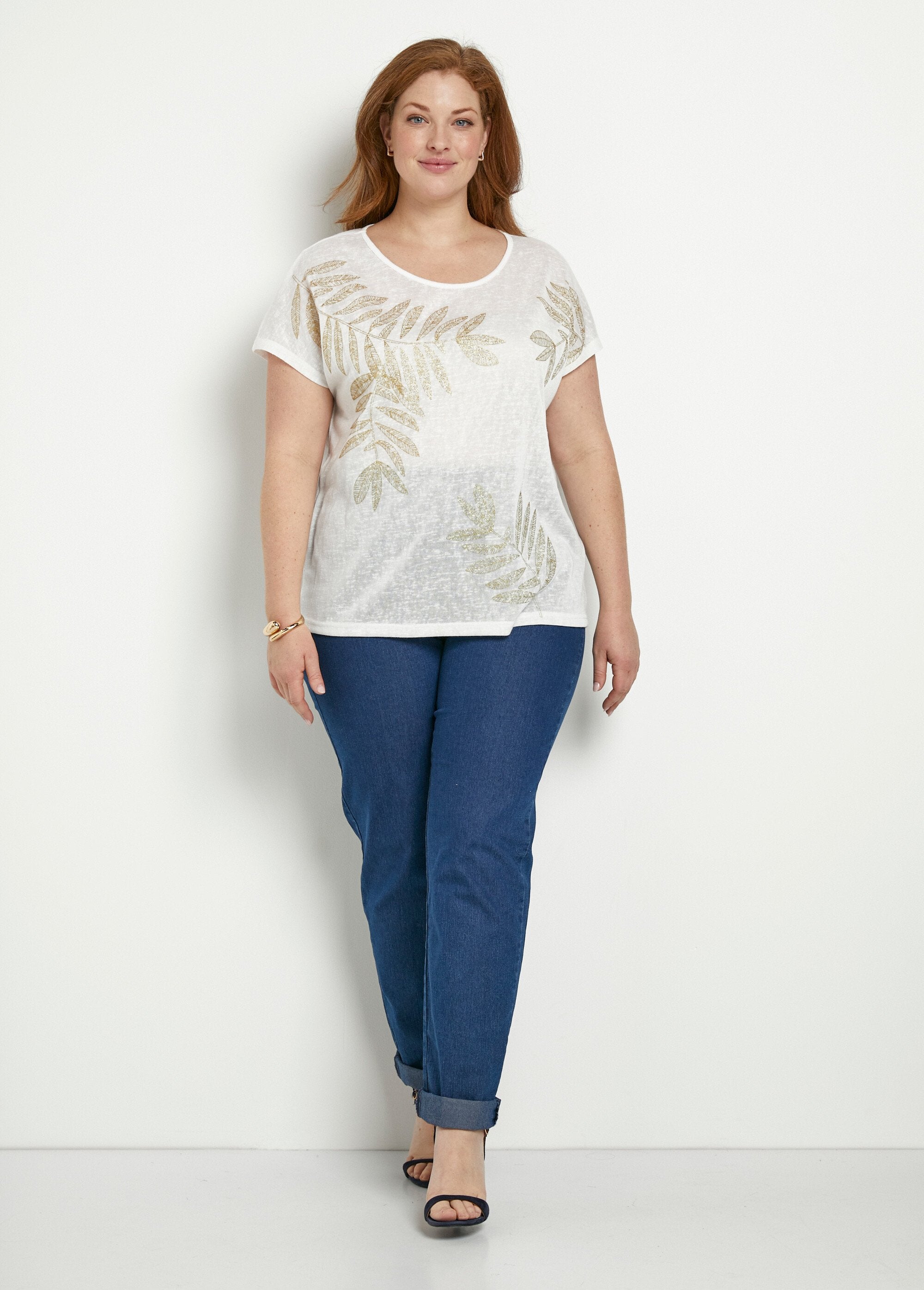 Round_neck_t-shirt_with_slub_knit_and_gold_pattern_White_SF1_curvy