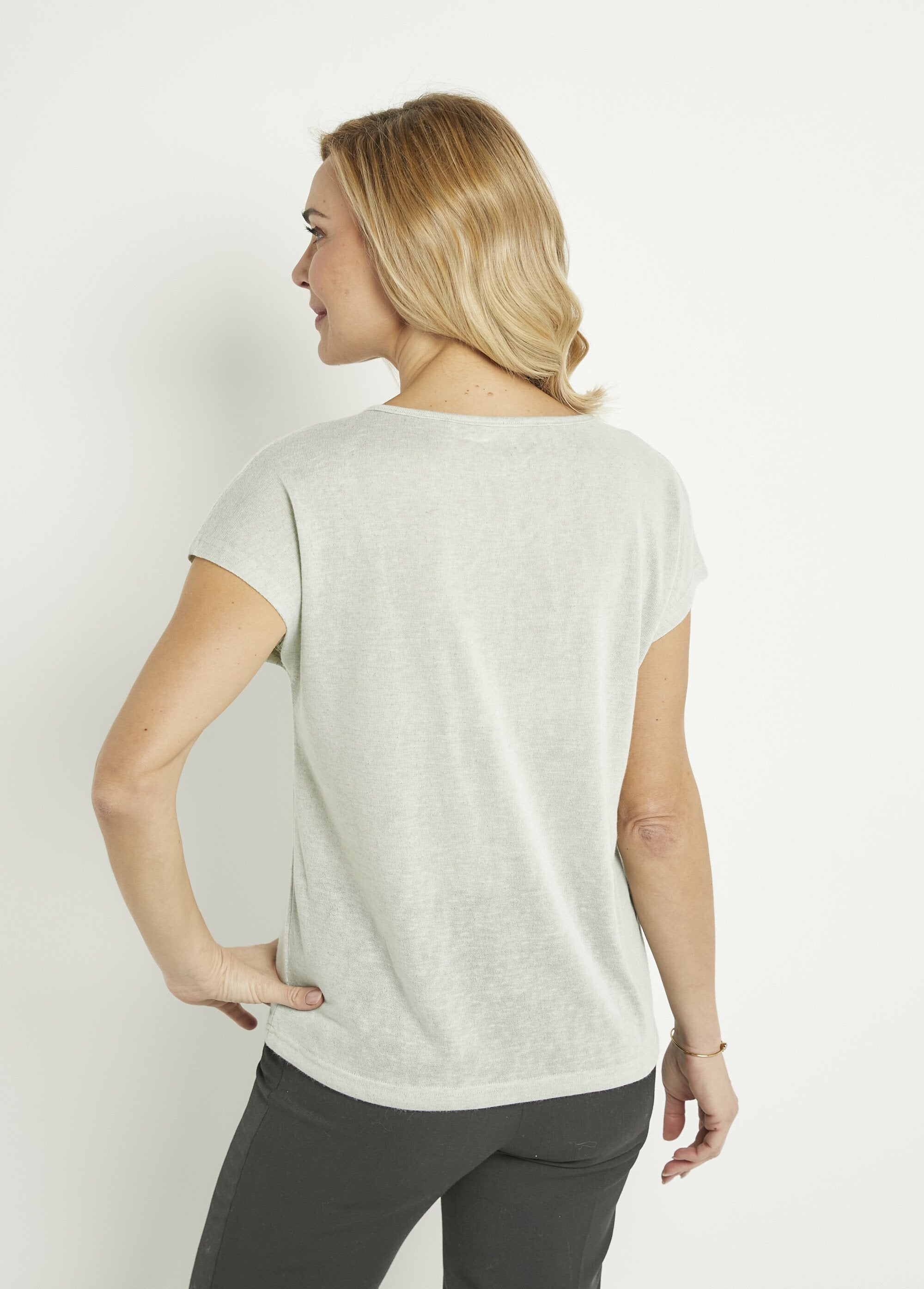 Round_neck_t-shirt_with_slub_knit_and_gold_pattern_Sage_DO1_slim