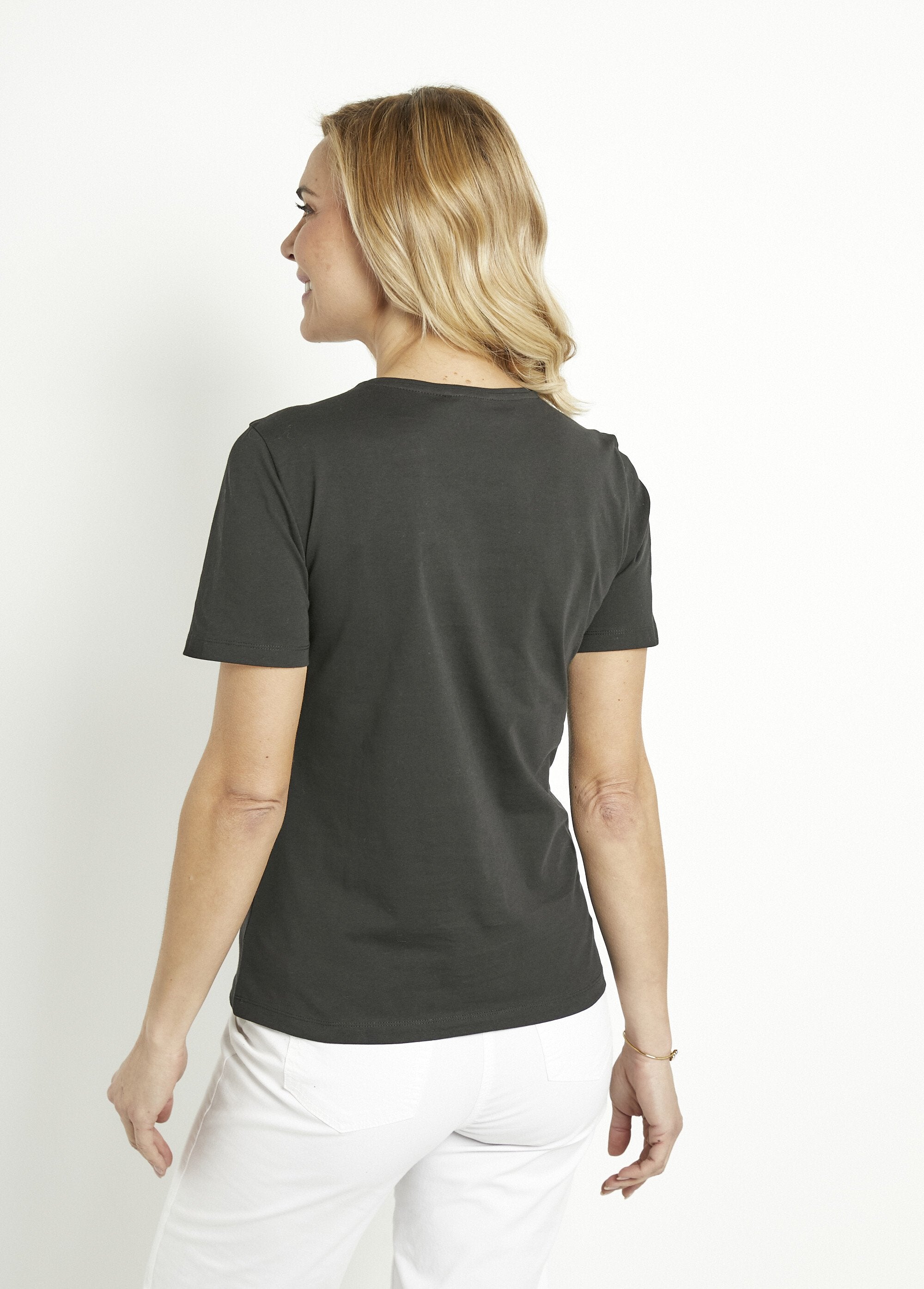 Short-sleeved_embroidered_cropped_t-shirt_Black_DO1_slim