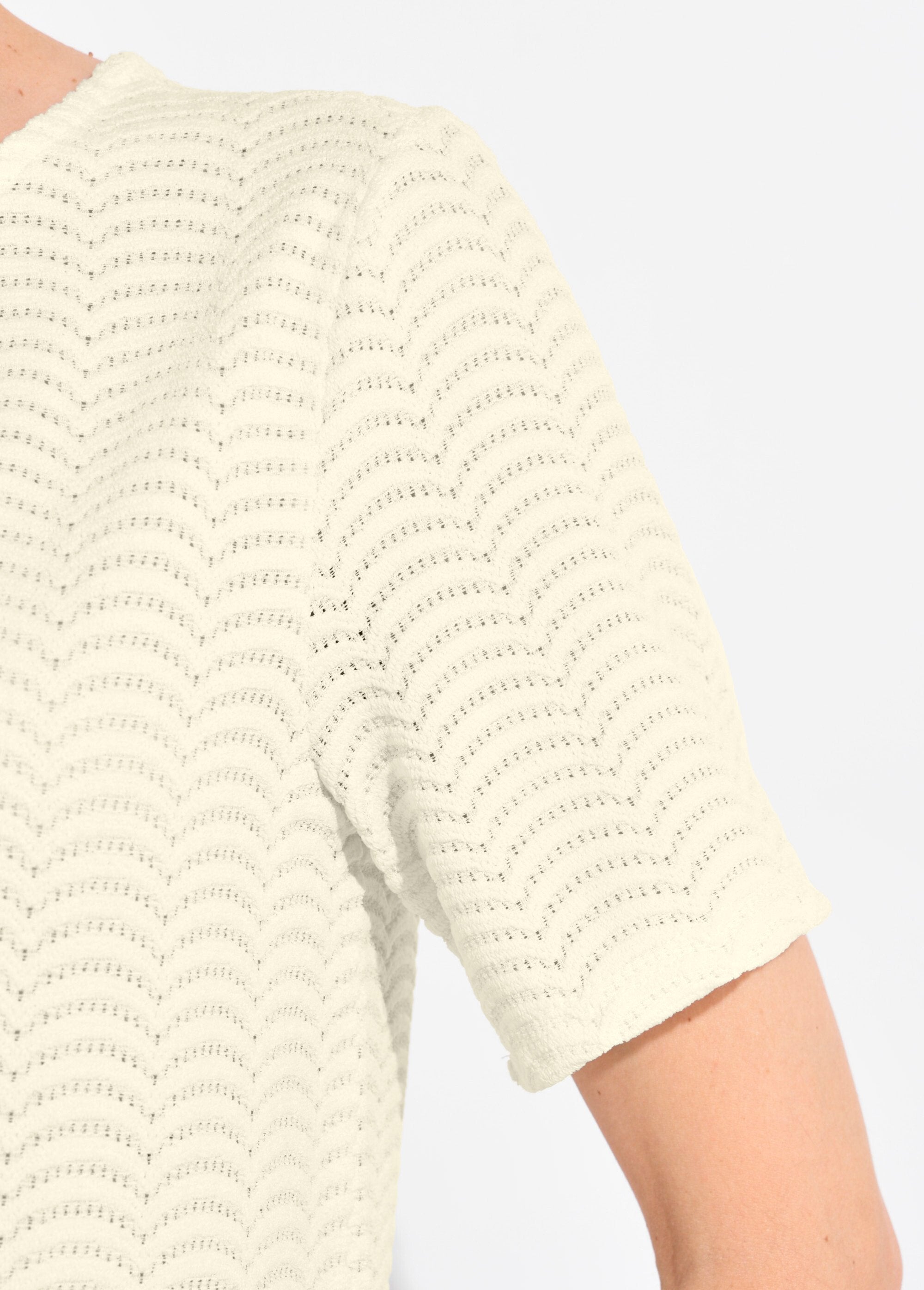 Scale_pattern_embossed_mesh_T-shirt_Beige_DE3_slim