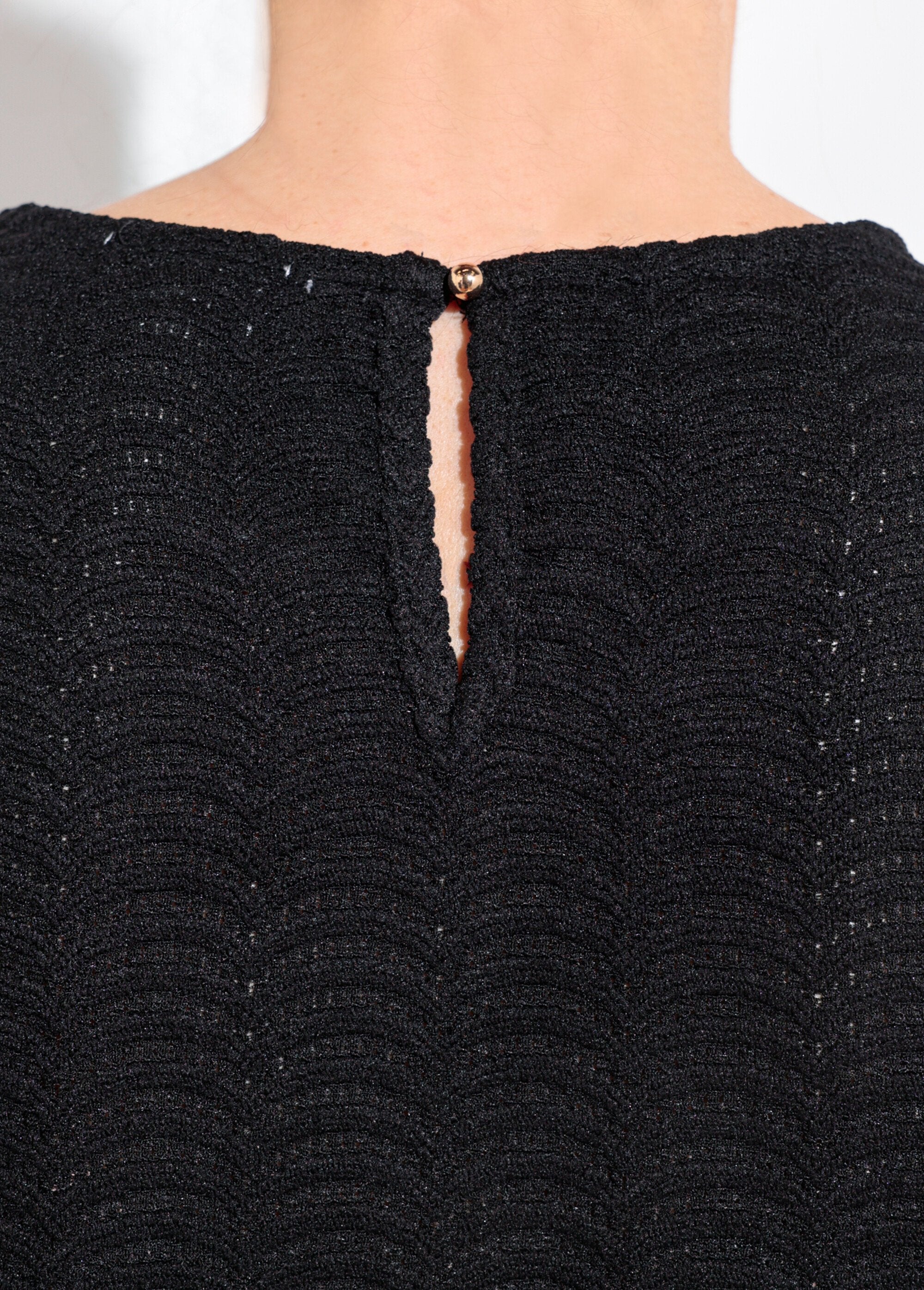 Scale_pattern_embossed_mesh_T-shirt_Black_DE3_slim