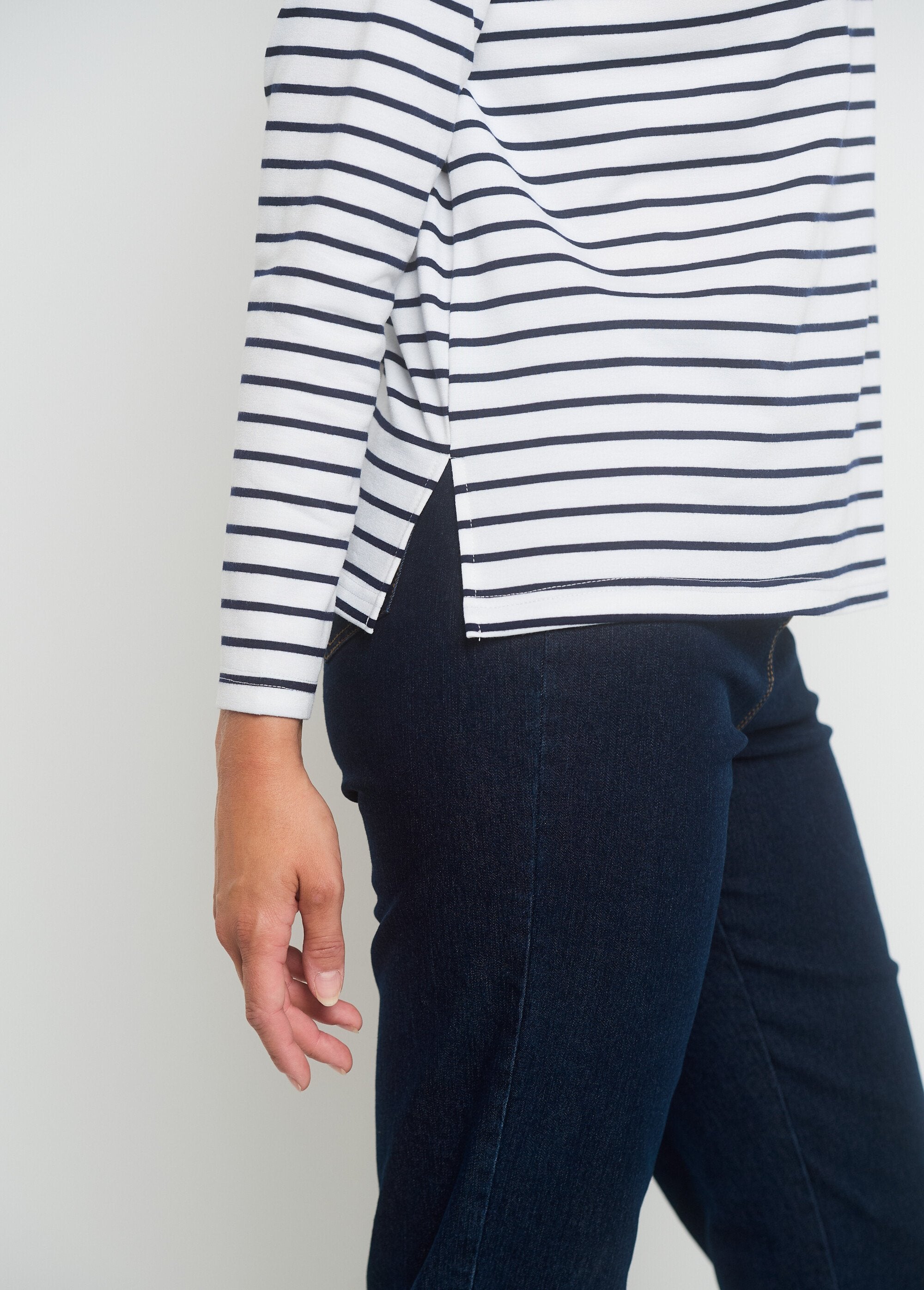 Striped_T-shirt_with_rhinestone_neckline_White_striped_DE3_slim