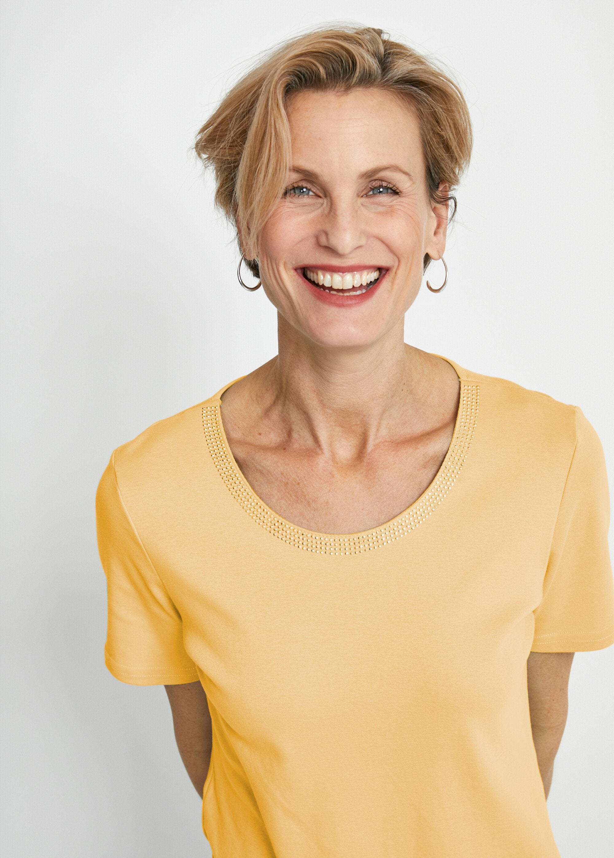 Short-sleeved_studded_T-shirt_YELLOW_DE1_slim