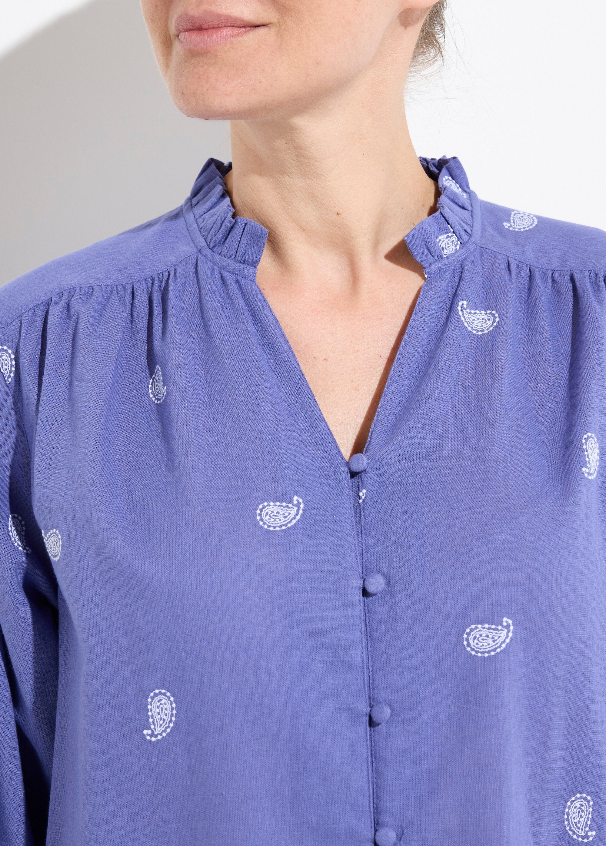 Embroidered_cotton_gauze_tunic_with_ruffled_collar_Blue_and_white_DE1_slim