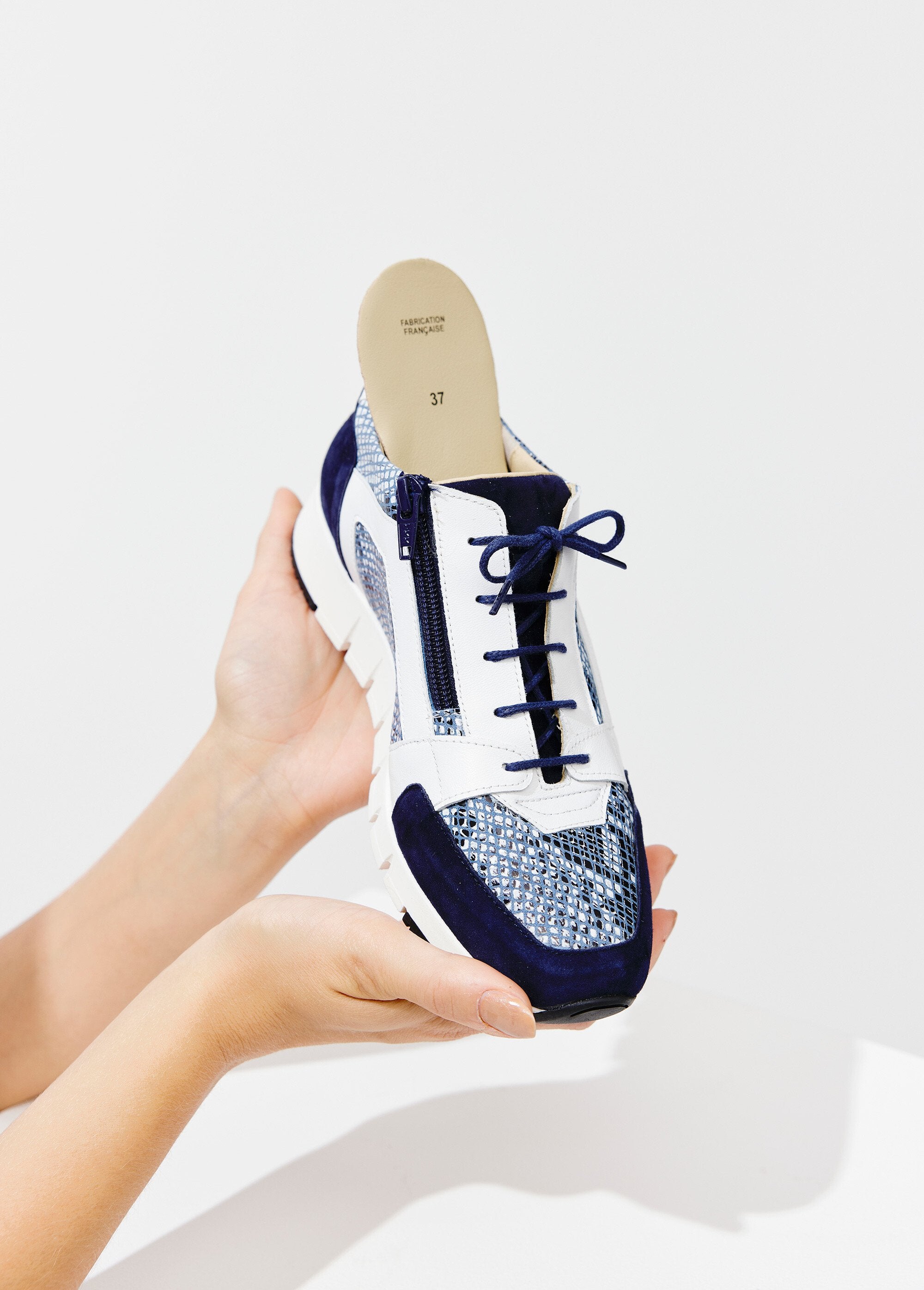 Comfort_wide_laced_and_zipped_sneakers_Navy_and_white_DE1_slim