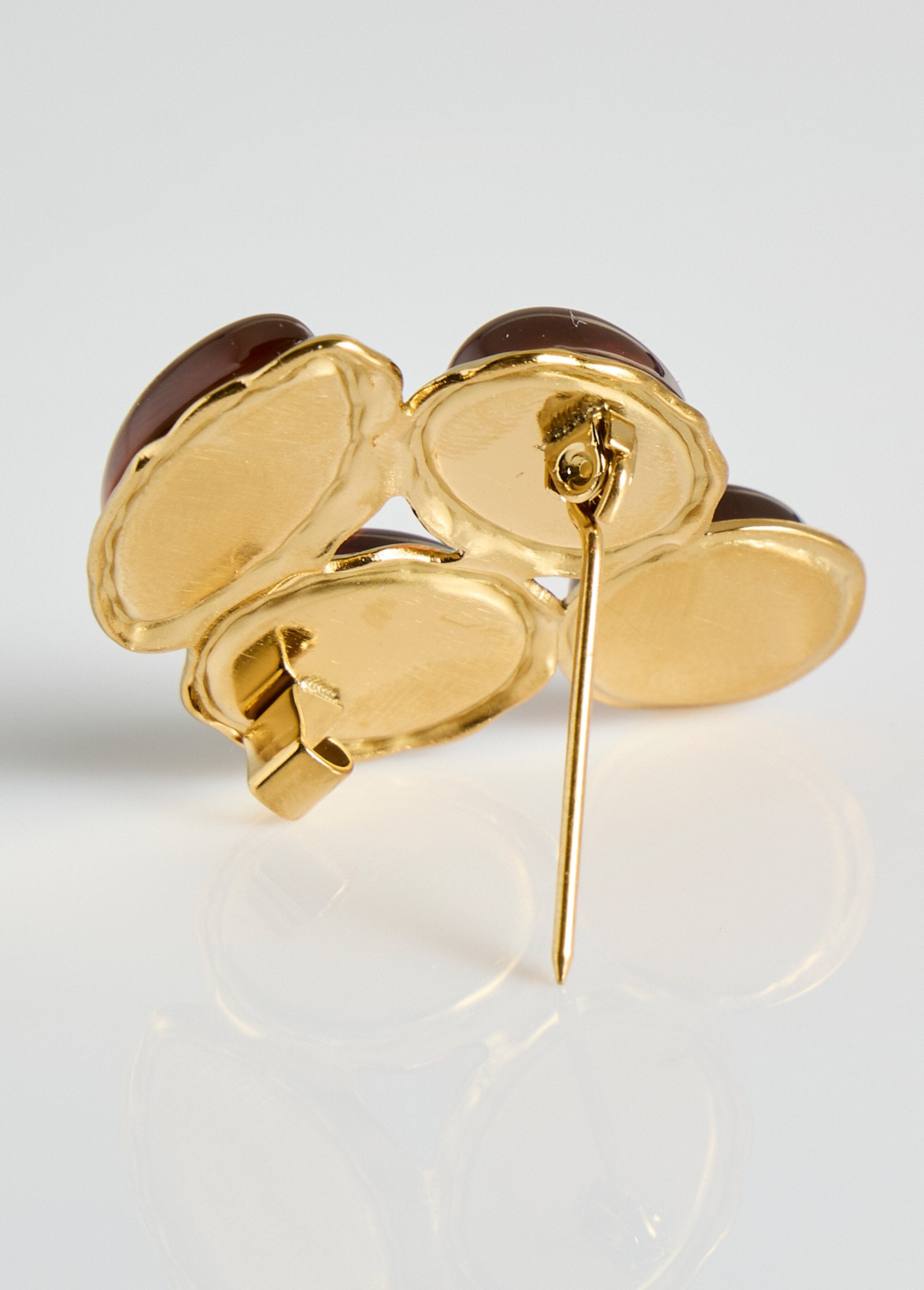 Stainless_steel_brooch_with_resin_cabochons_Brown_DE1_slim