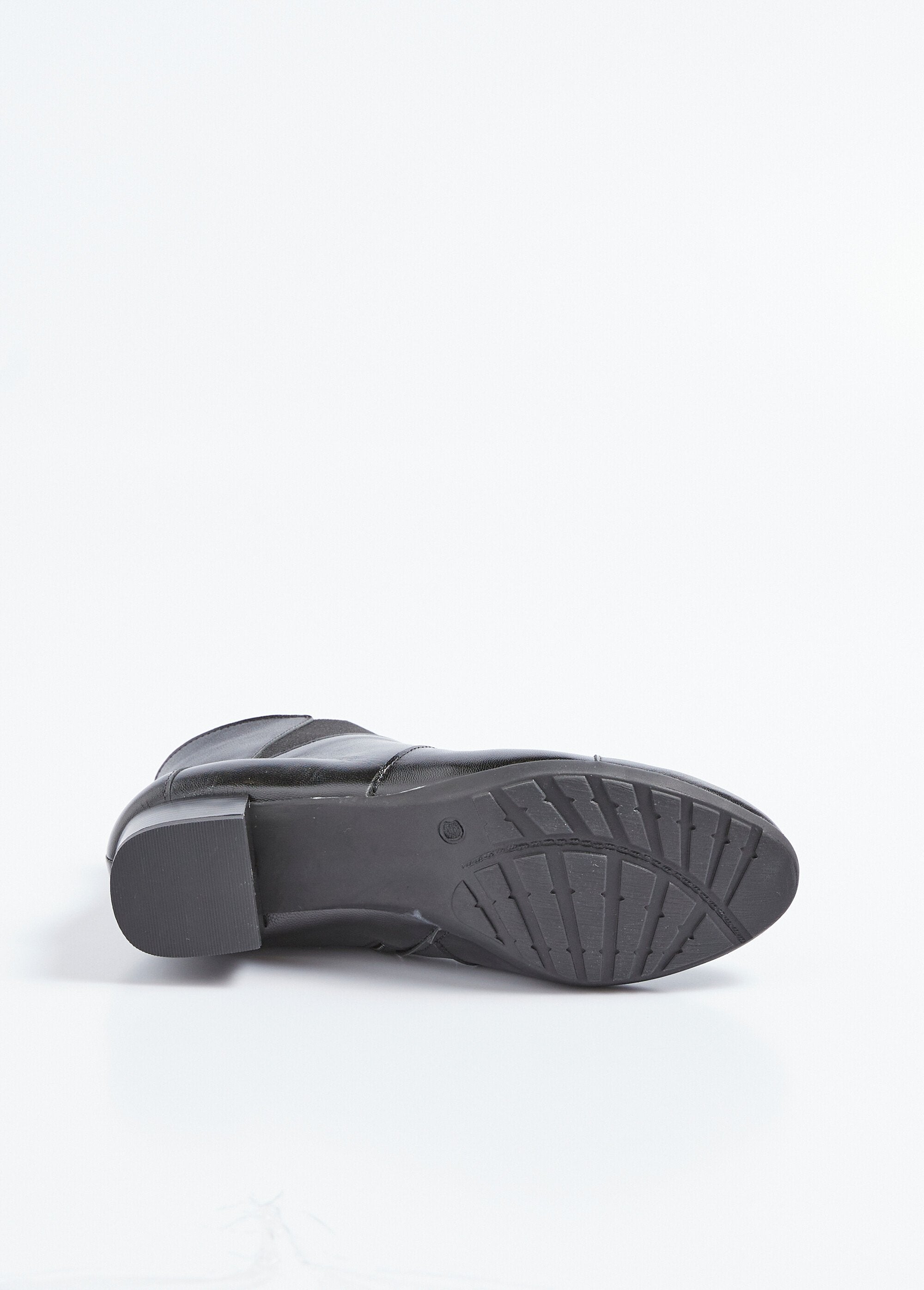Elasticated_zipped_boots_Black_UN1_slim
