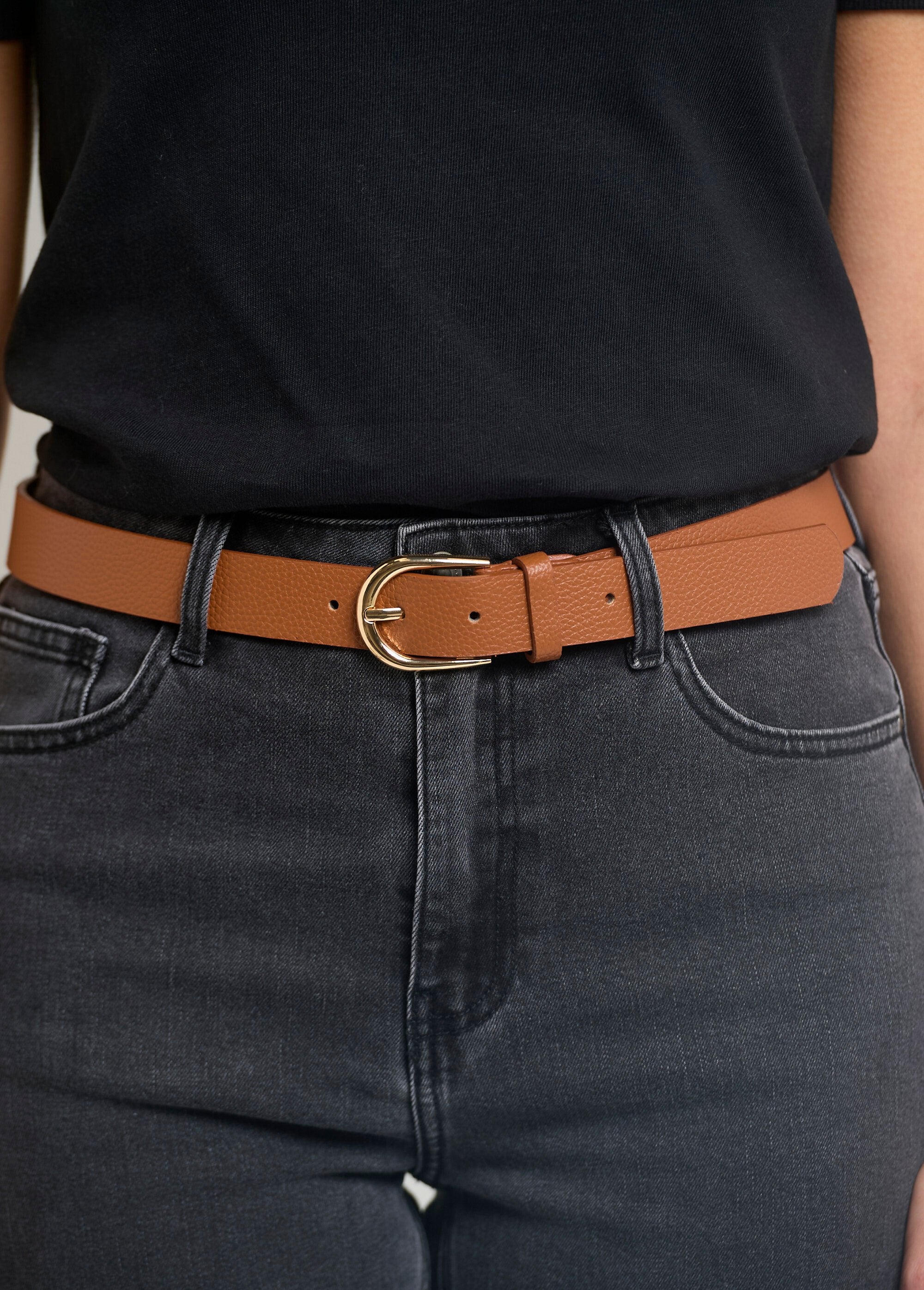 Imitation_leather_belt_with_metal_buckle_camel_DE1_slim