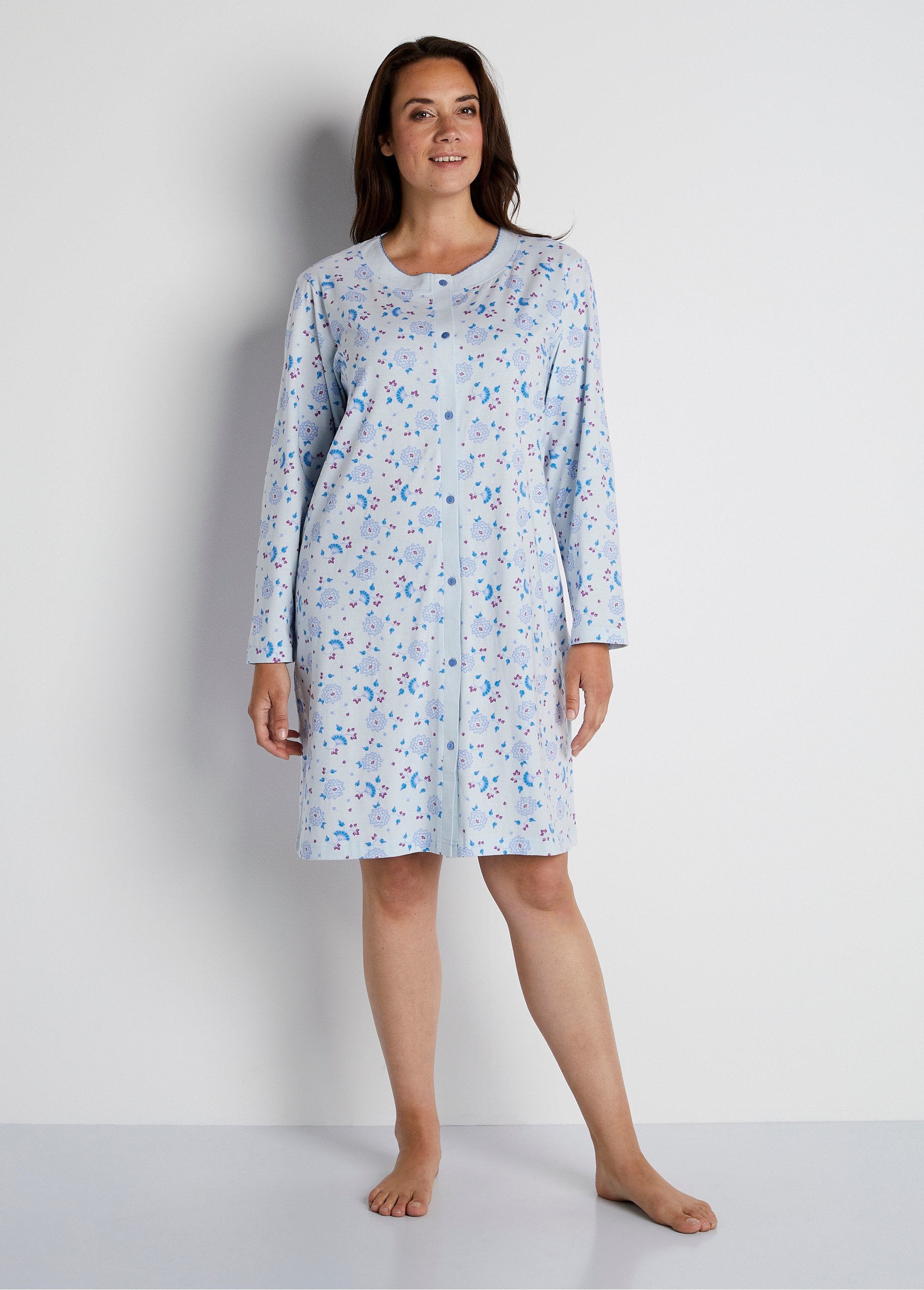 Short_buttoned_nightgown_Blue_FA1_curvy