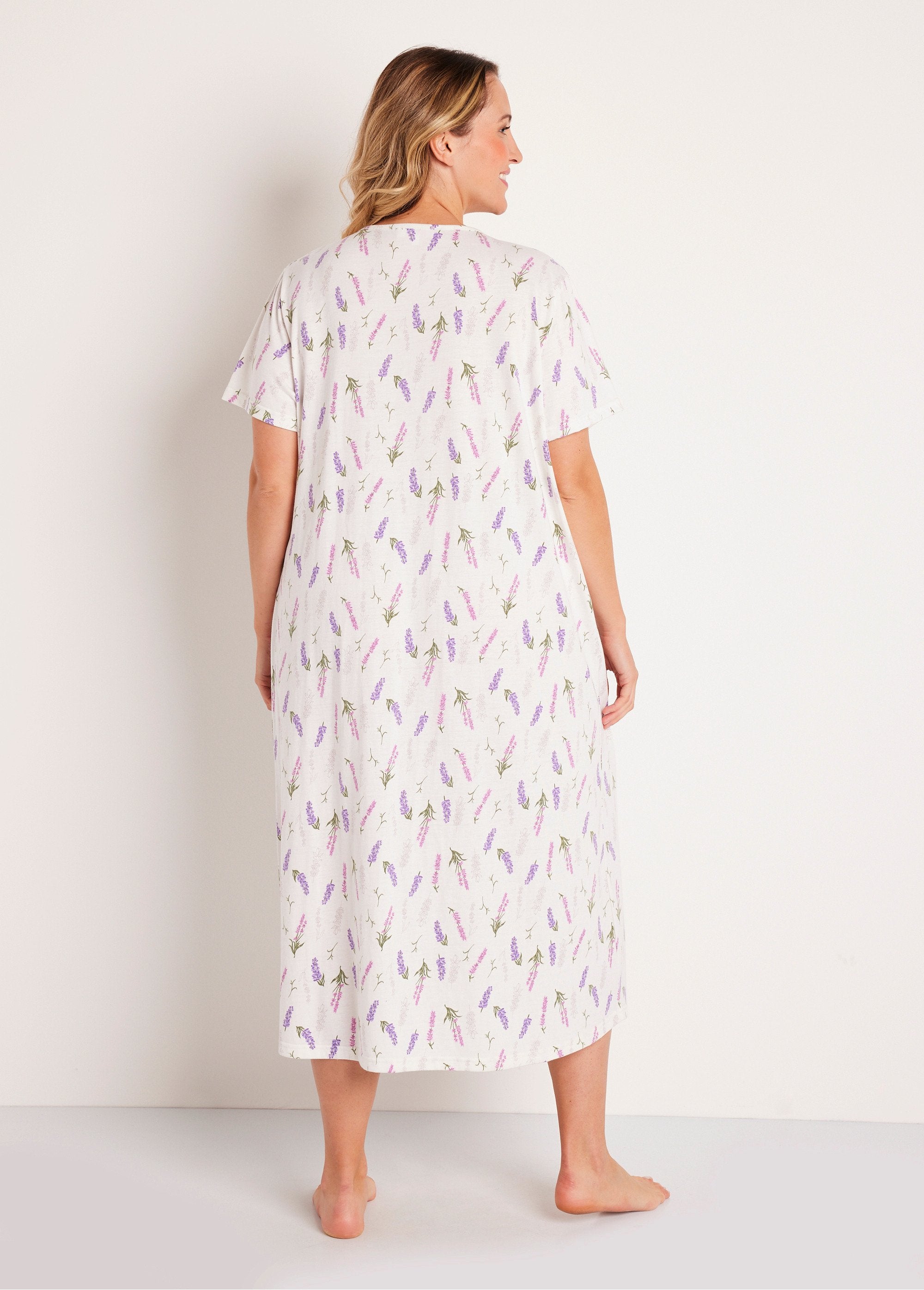 Short-sleeved_buttoned_nightgown_Parma_print_DO1_curvy