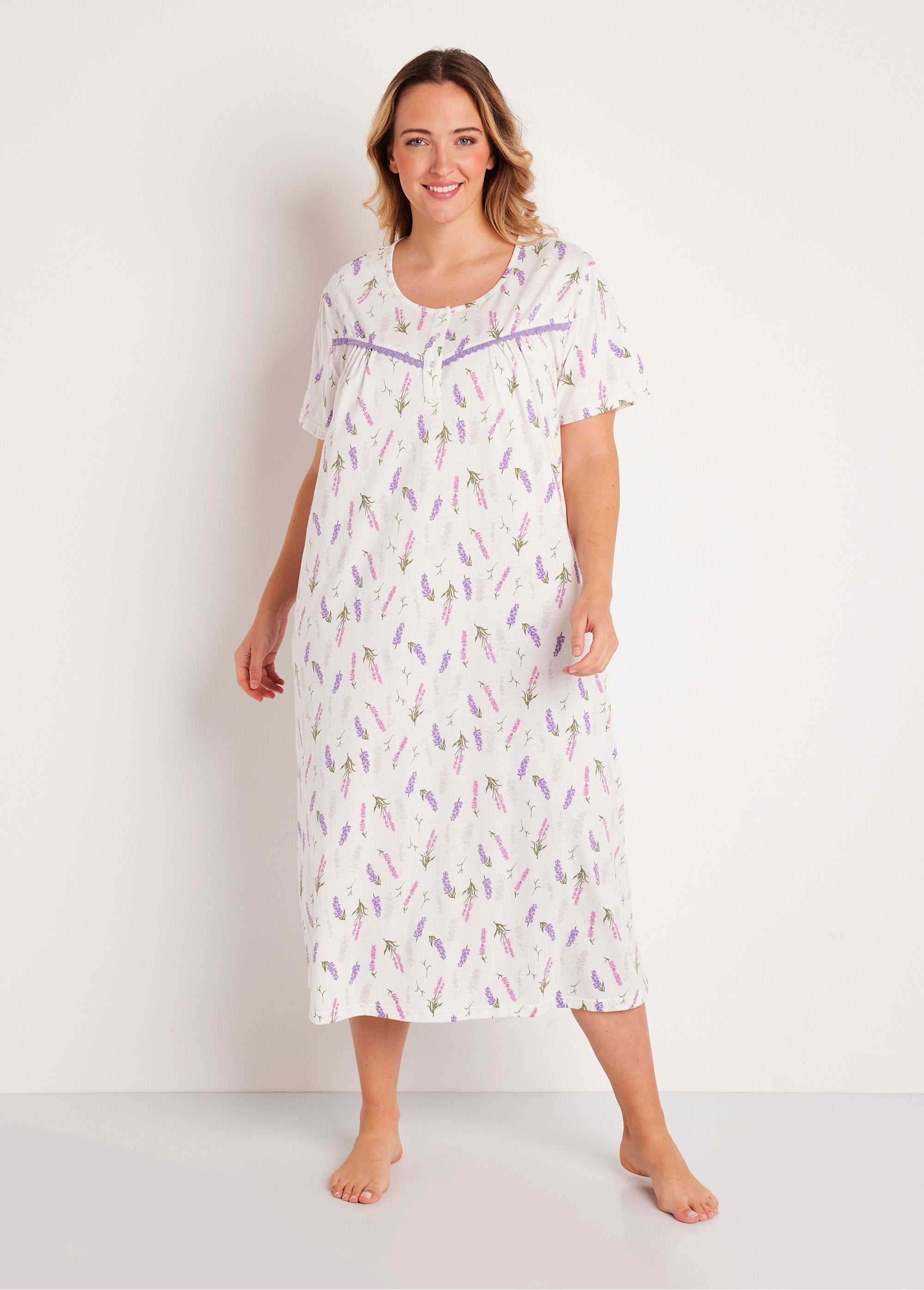 Short-sleeved_buttoned_nightgown_Parma_print_FA1_curvy