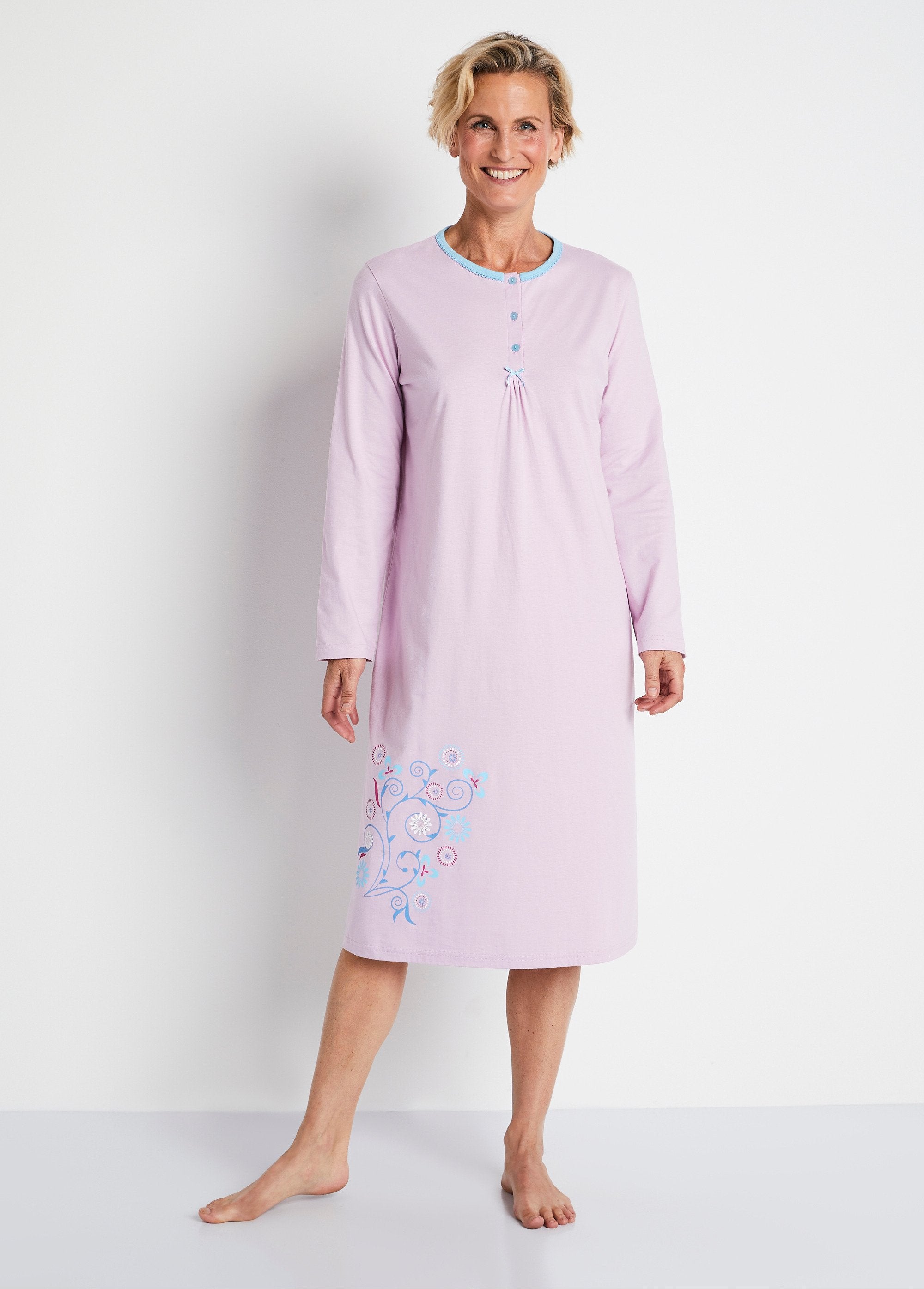 Mid-length_nightgown_with_long_sleeves_Parma_FA1_slim