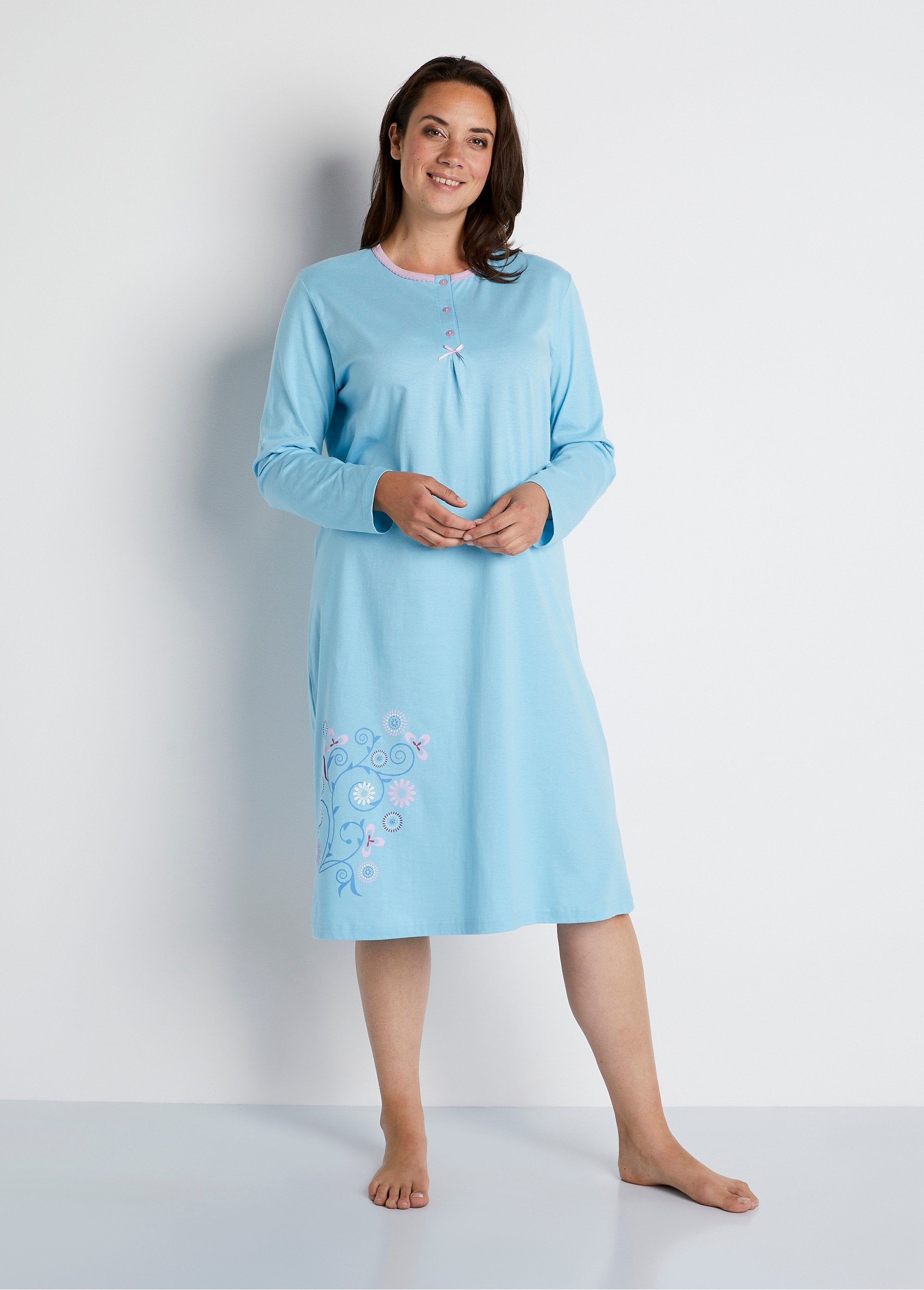 Mid-length_nightgown_with_long_sleeves_Blue_FA1_curvy