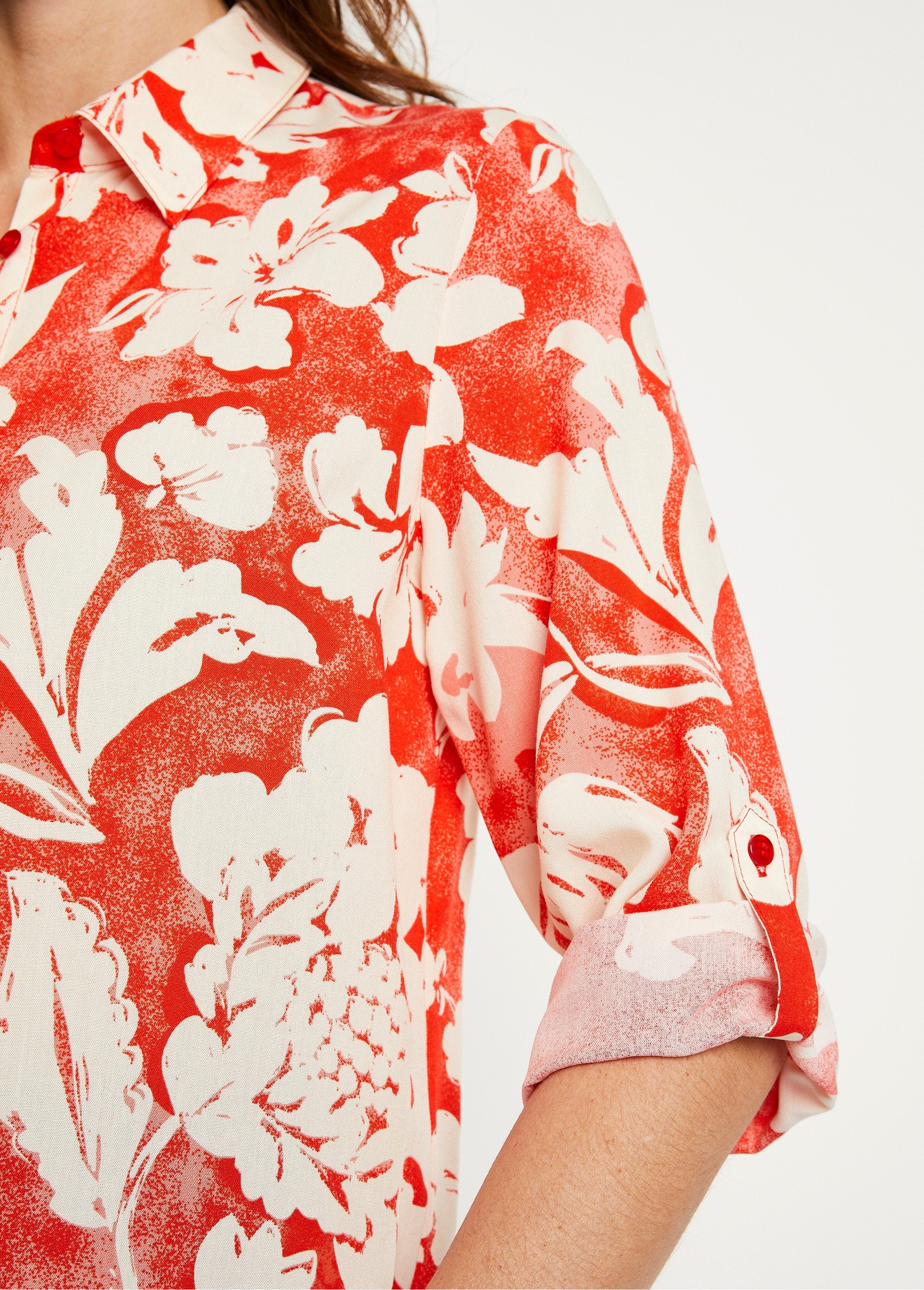 Loose_long_floral_blouse_Red_and_white_DE2_slim