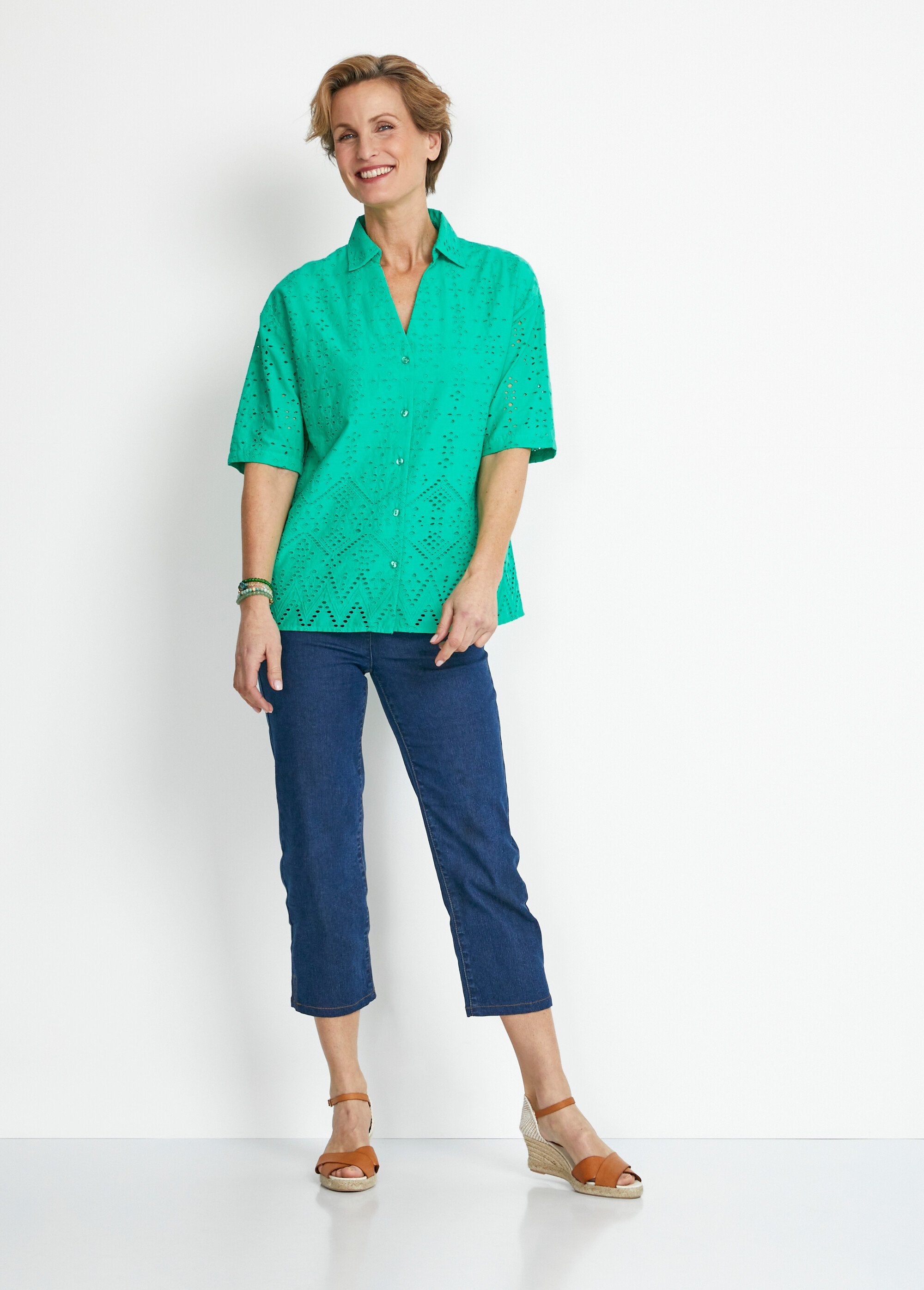 Embroidered_short-sleeved_blouse_Green_SF1_slim