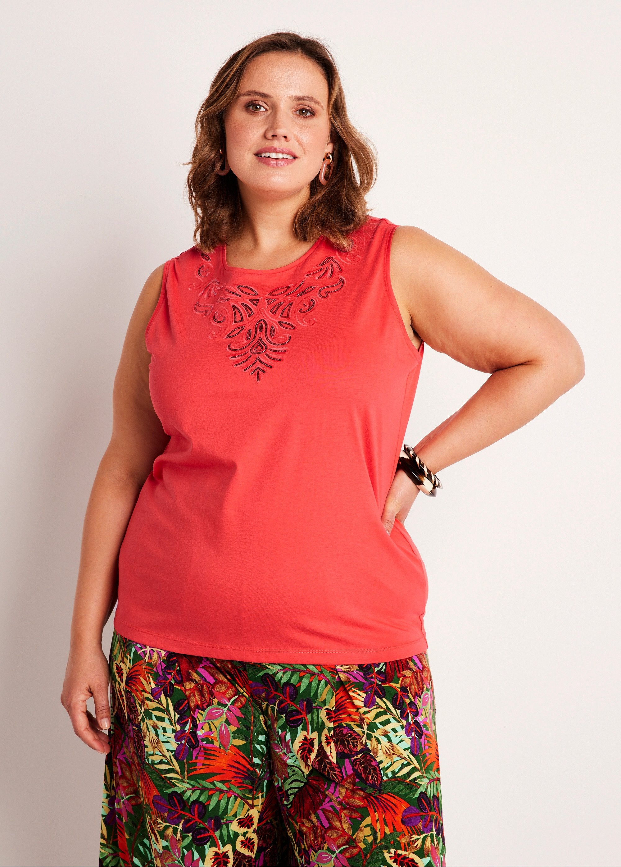 Short_plain_tank_top_embroidered_with_sequins_Orange_FA1_curvy