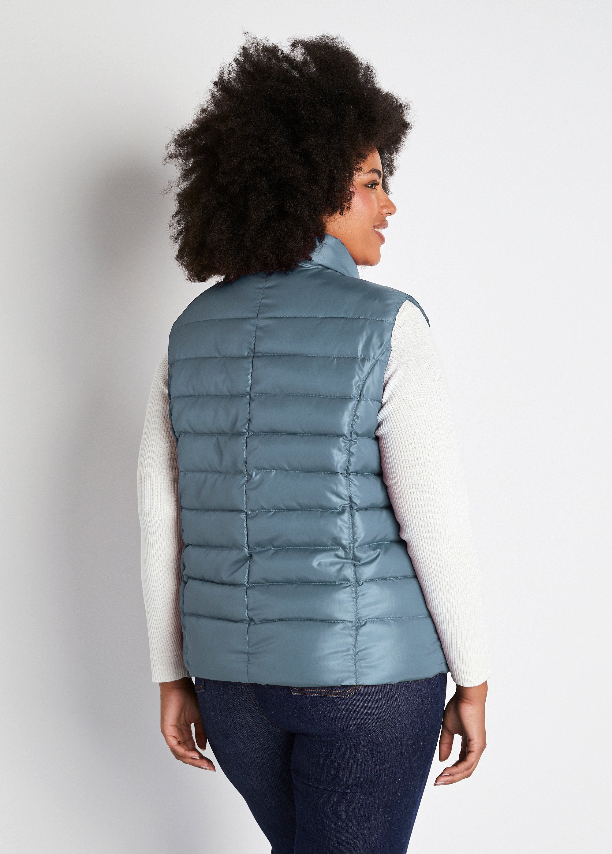 Short_sleeveless_zipped_down_jacket_Ice_blue_DO1_curvy