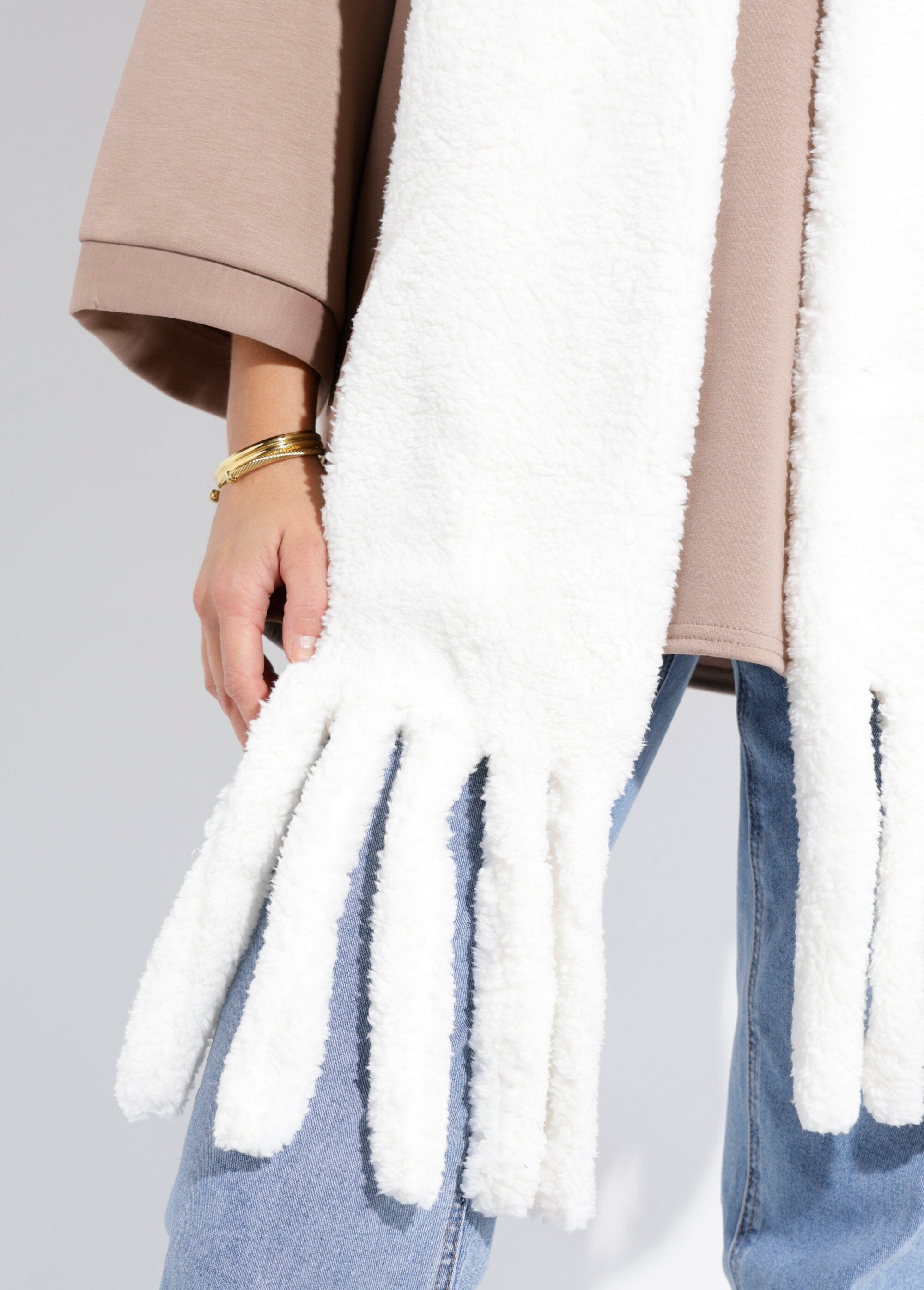 Warm_scarf,_plain_sherpa-style_fleece_White_DE1_slim