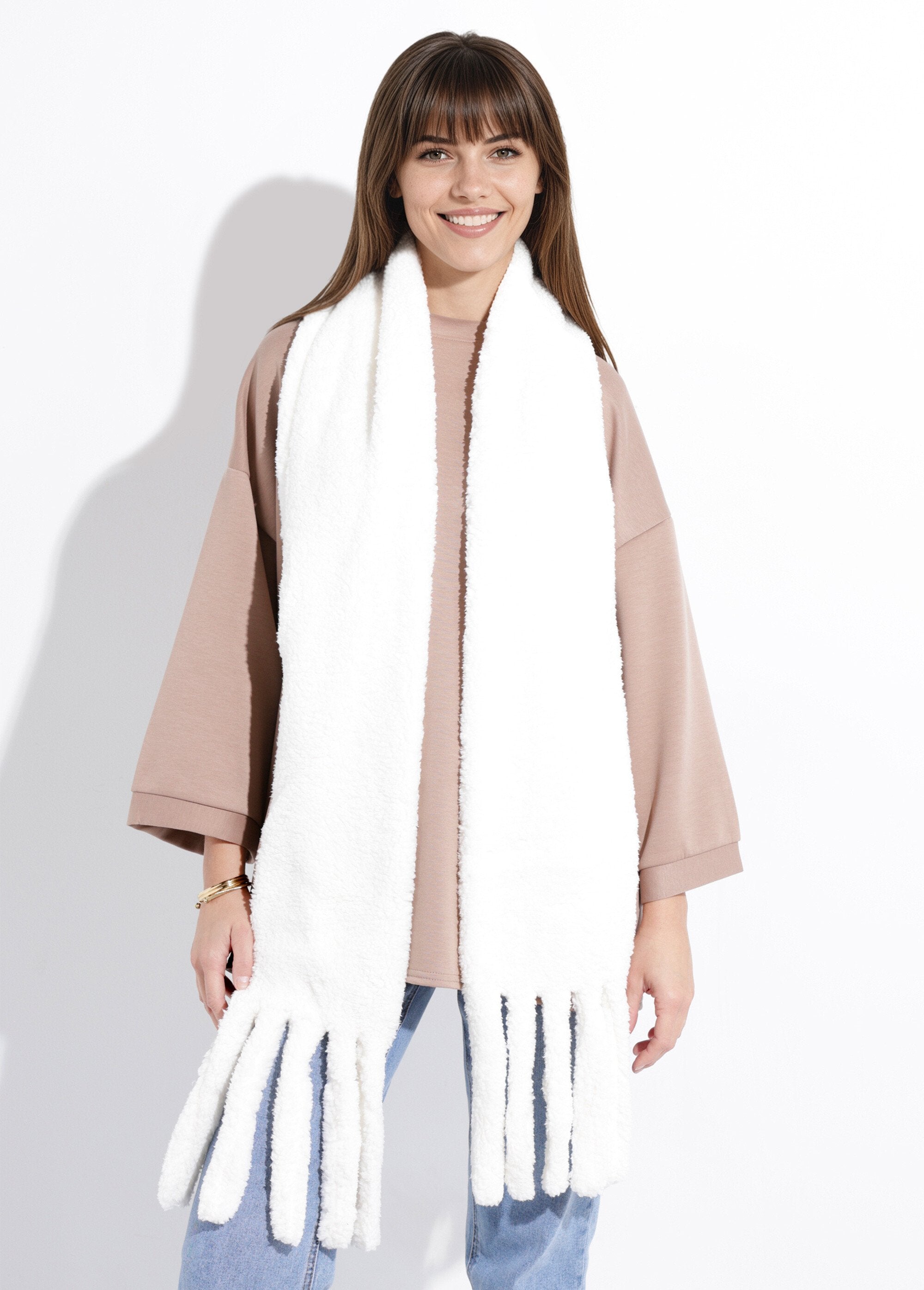 Warm_scarf,_plain_sherpa-style_fleece_White_FA1_slim