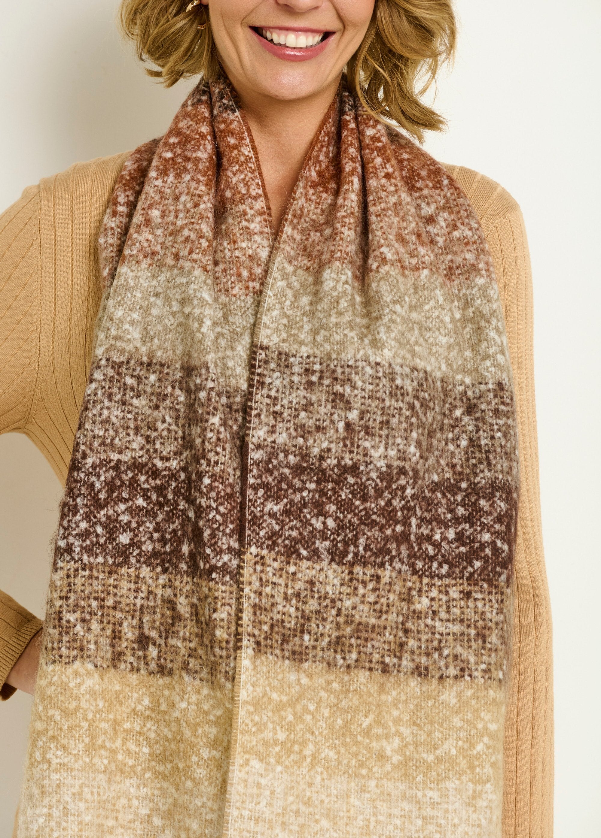 Echarpe_lignes_en__mohair_chaud_Marron_et_beige_DE1_slim