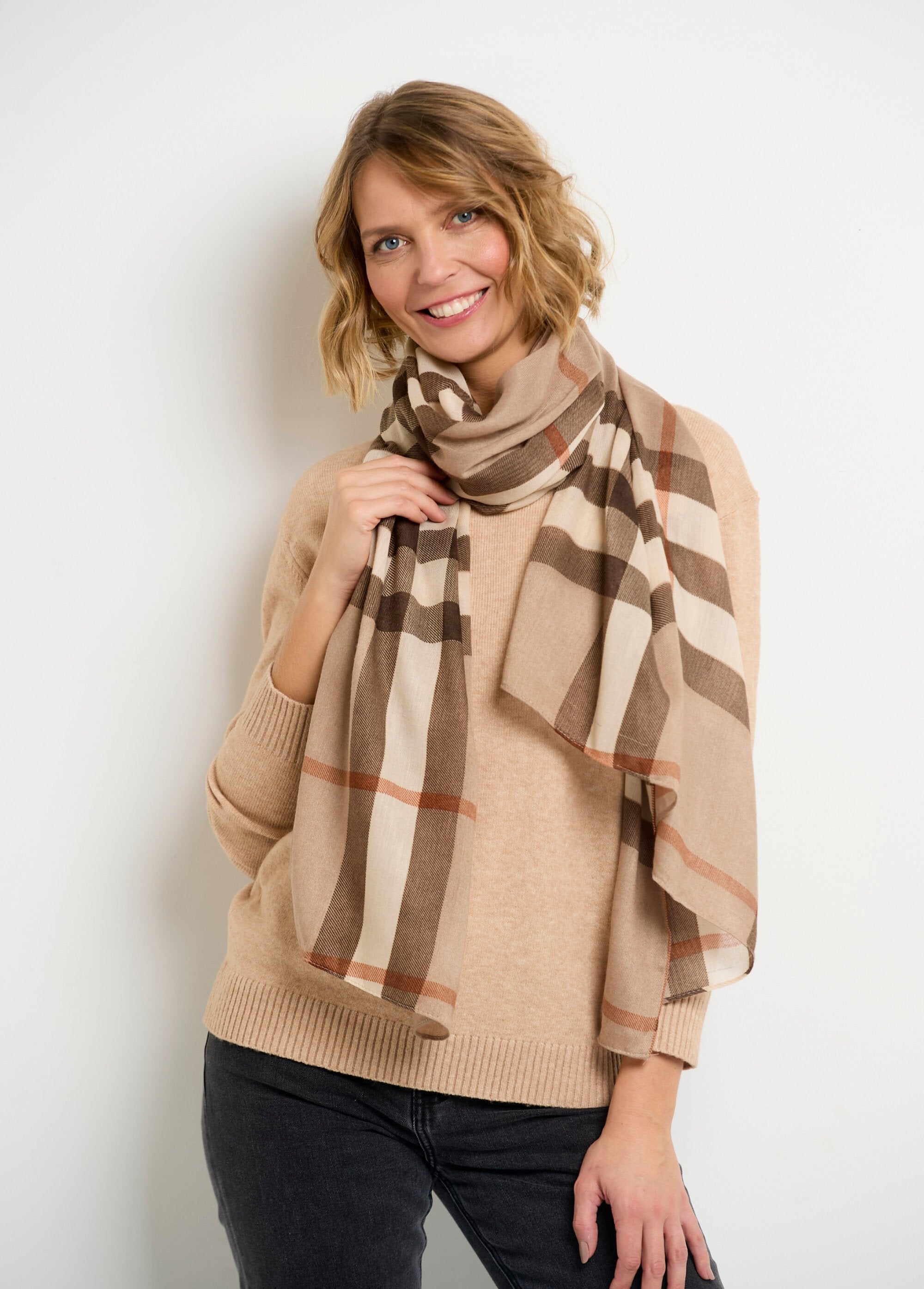 Scottish_style_plaid_scarf_Beige_FA1_slim